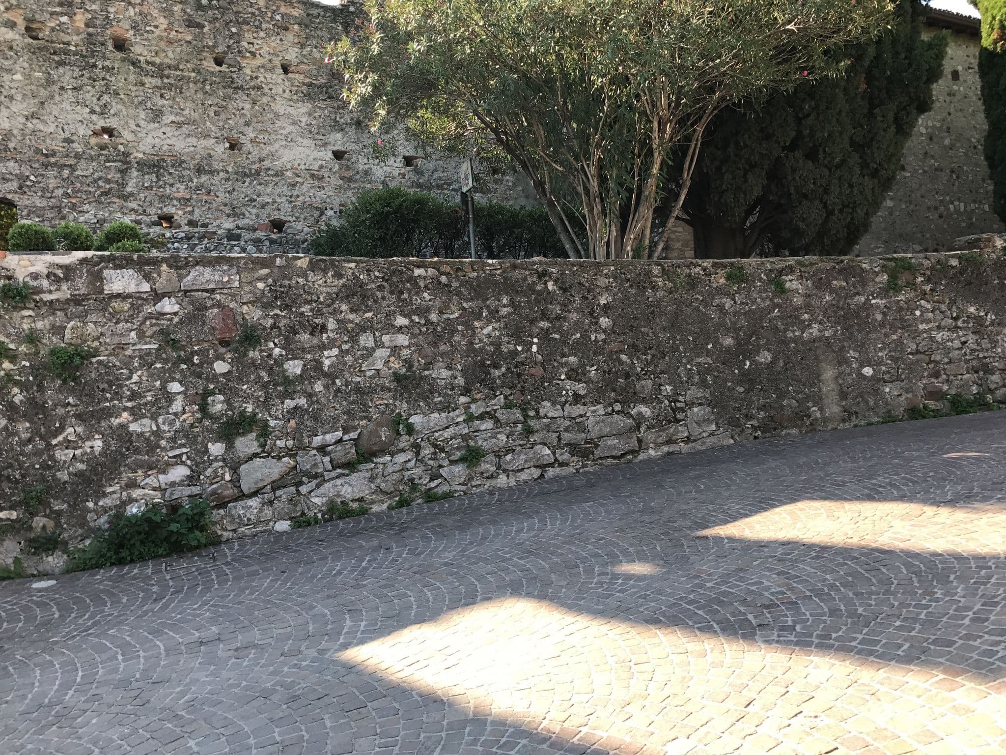 Street view near Prestige apartments, Sirmione — © ugz (CC BY-SA · Mapillary)