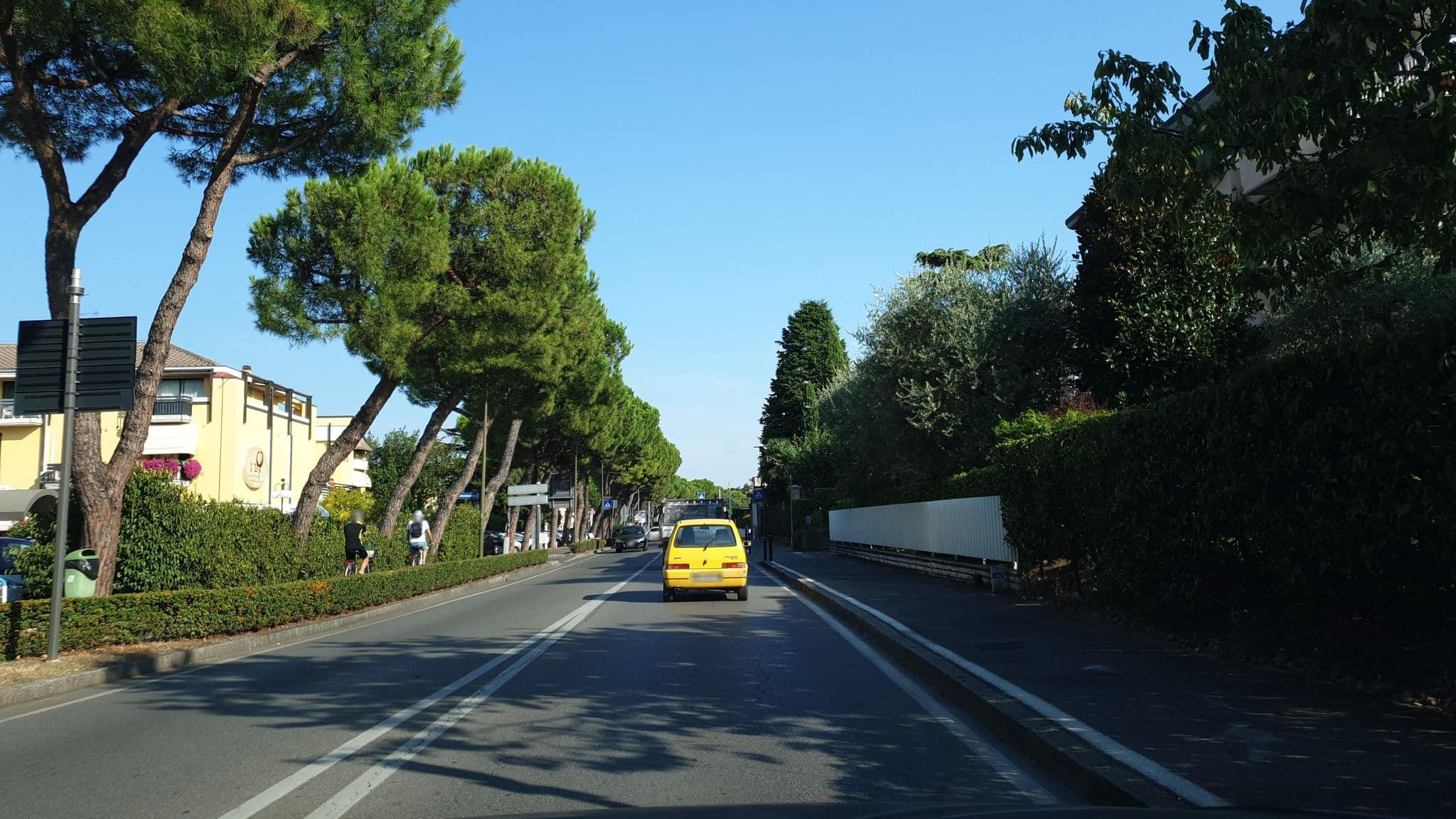 Street view near Residenza Miralago, Desenzano del Garda — © jopparn (CC BY-SA · Mapillary)