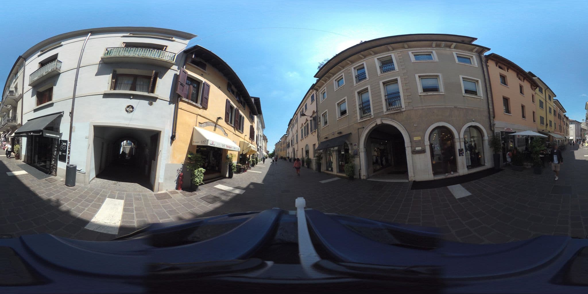 Street view near DesenzanoLoft Green lake court, Desenzano del Garda — © giubar (CC BY-SA · Mapillary)