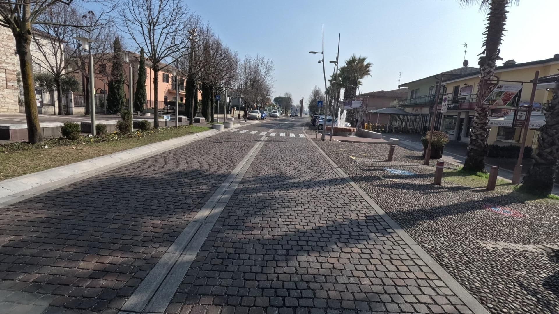 Street view near Residence La Rosa, San Martino della Battaglia — © bct (CC BY-SA · Mapillary)