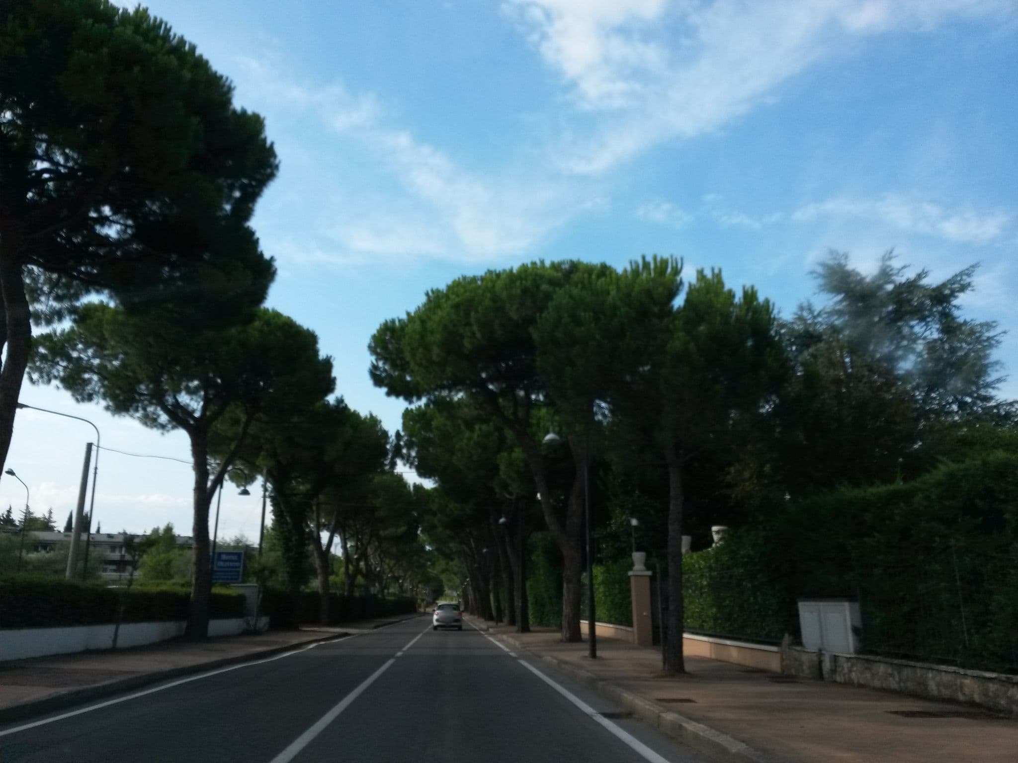 Street view near Hotel, Desenzano del Garda — © uwekoch (CC BY-SA · Mapillary)