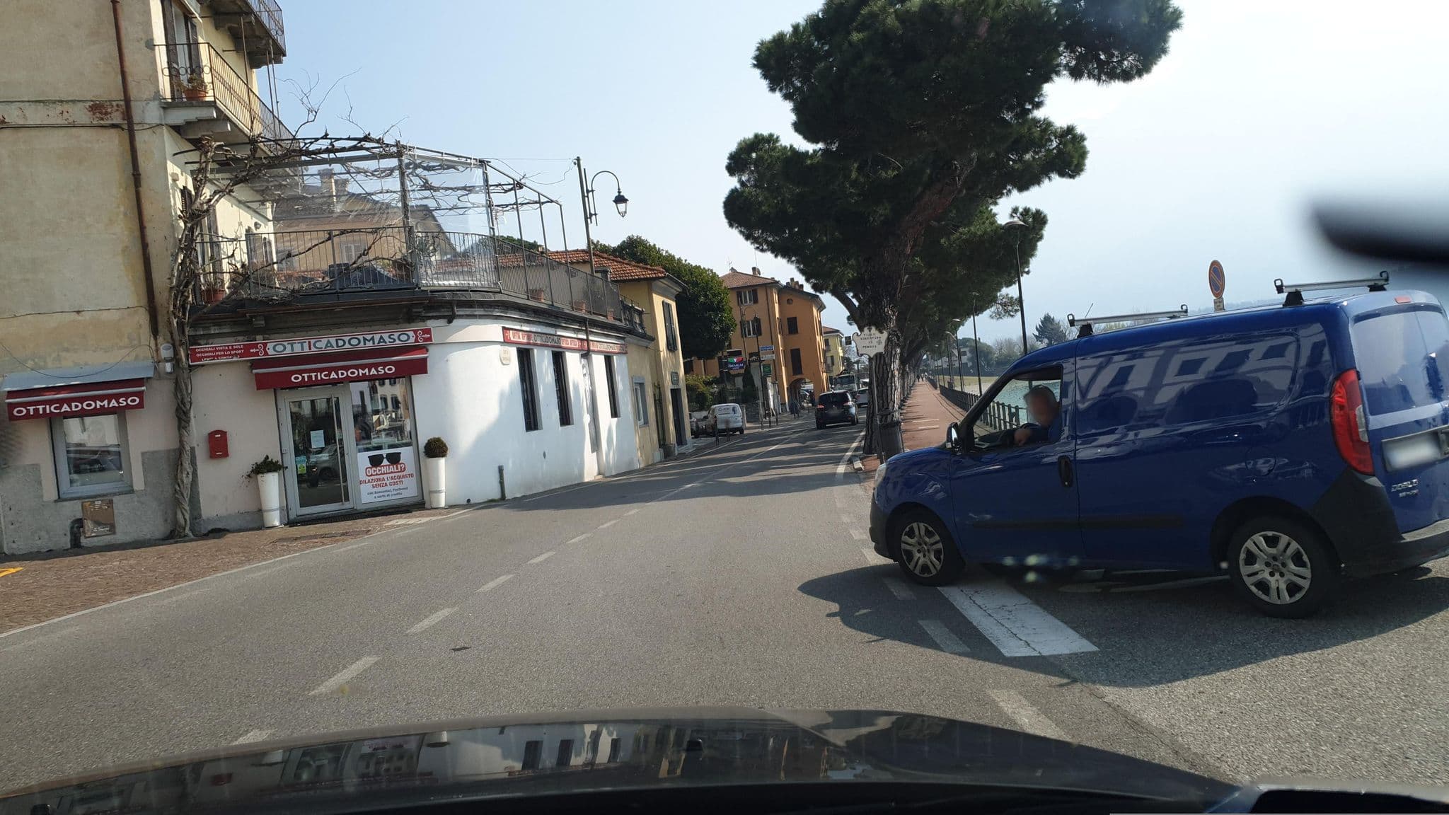 Street view near Appartamenti Raineri, Domaso — © yannakis (CC BY-SA · Mapillary)