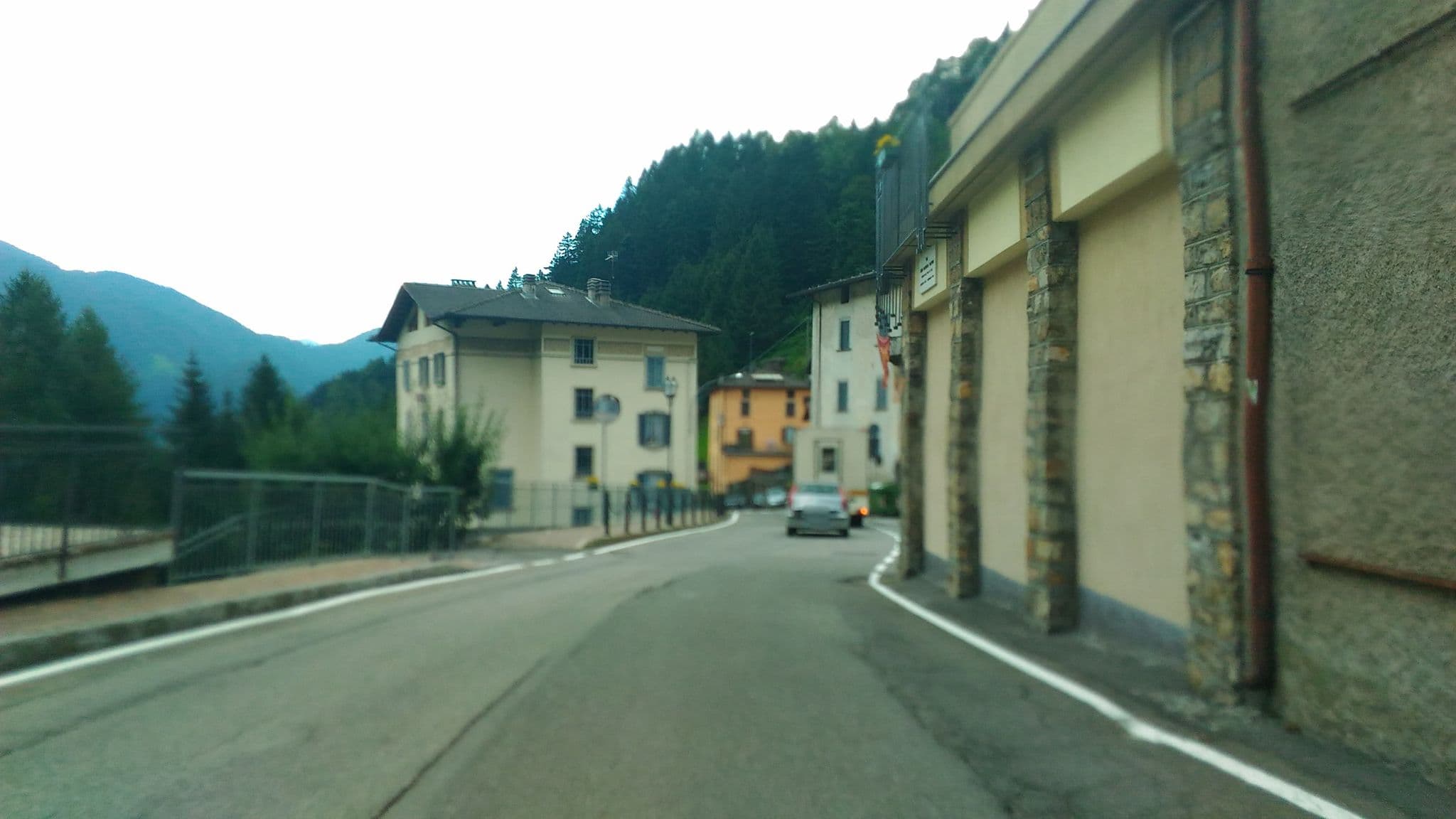 Street view near Albergo Sole di Molinari Enrica & C. SNC, Piazza Brembana — © vivilabici (CC BY-SA · Mapillary)
