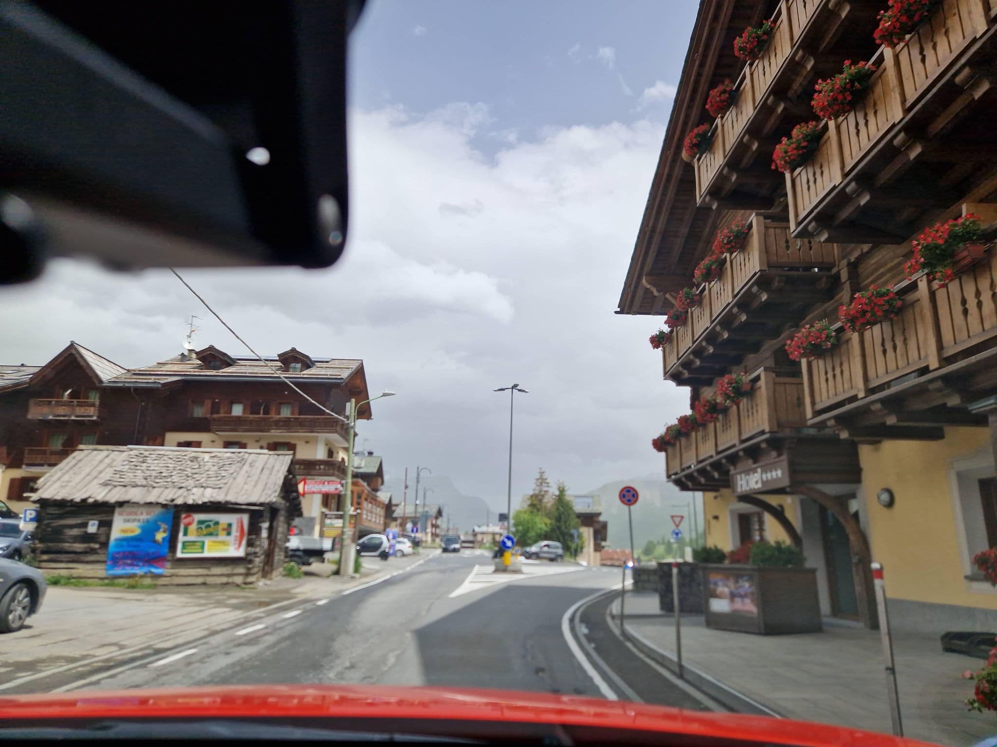 Street view near Baita Peza dal Dos, Livigno — © mcliquid (CC BY-SA · Mapillary)