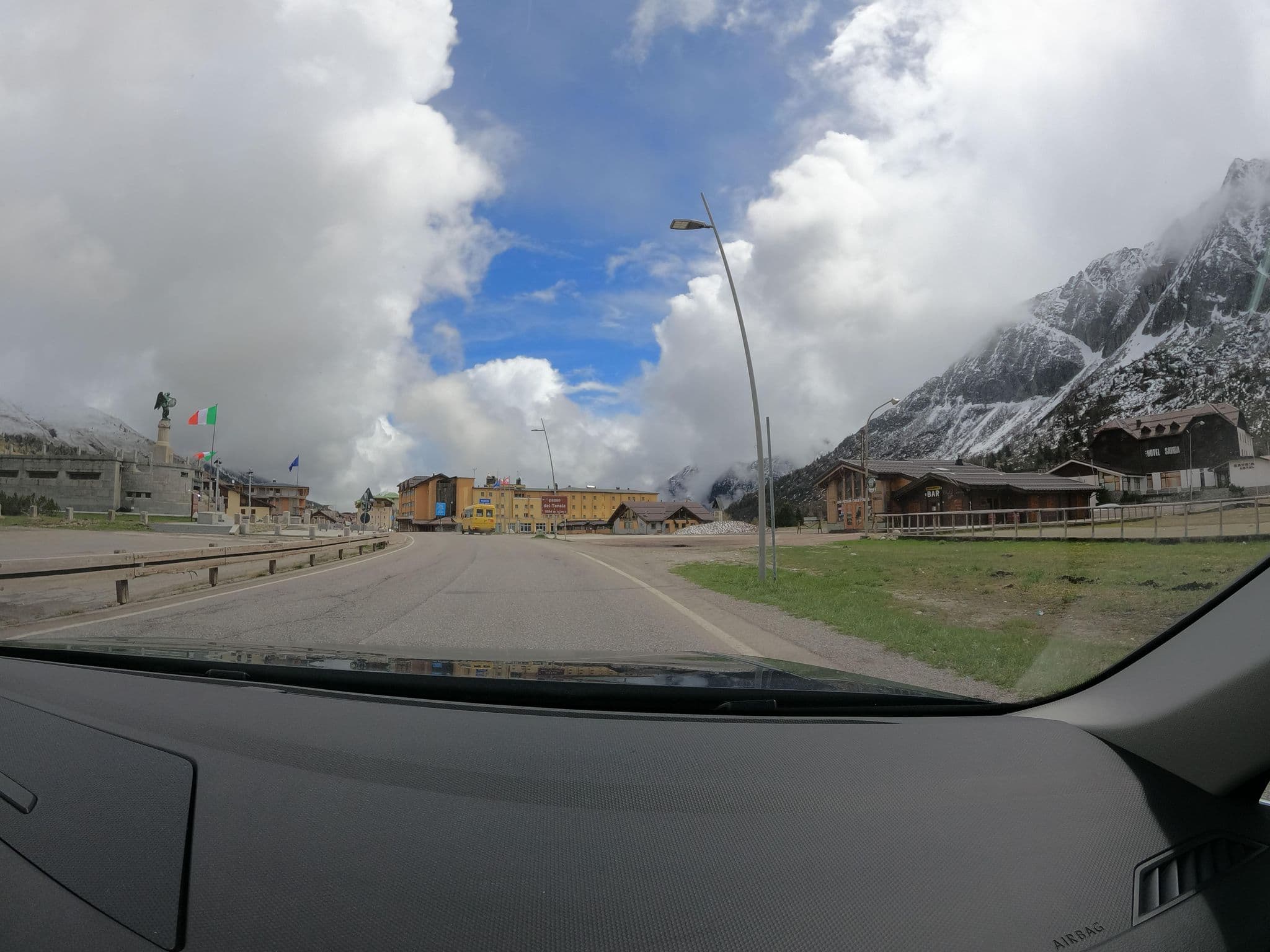 Street view near Hotel Savoia SNC di Negri Giancarlo Mario e c., Ponte di Legno — © borovac (CC BY-SA · Mapillary)