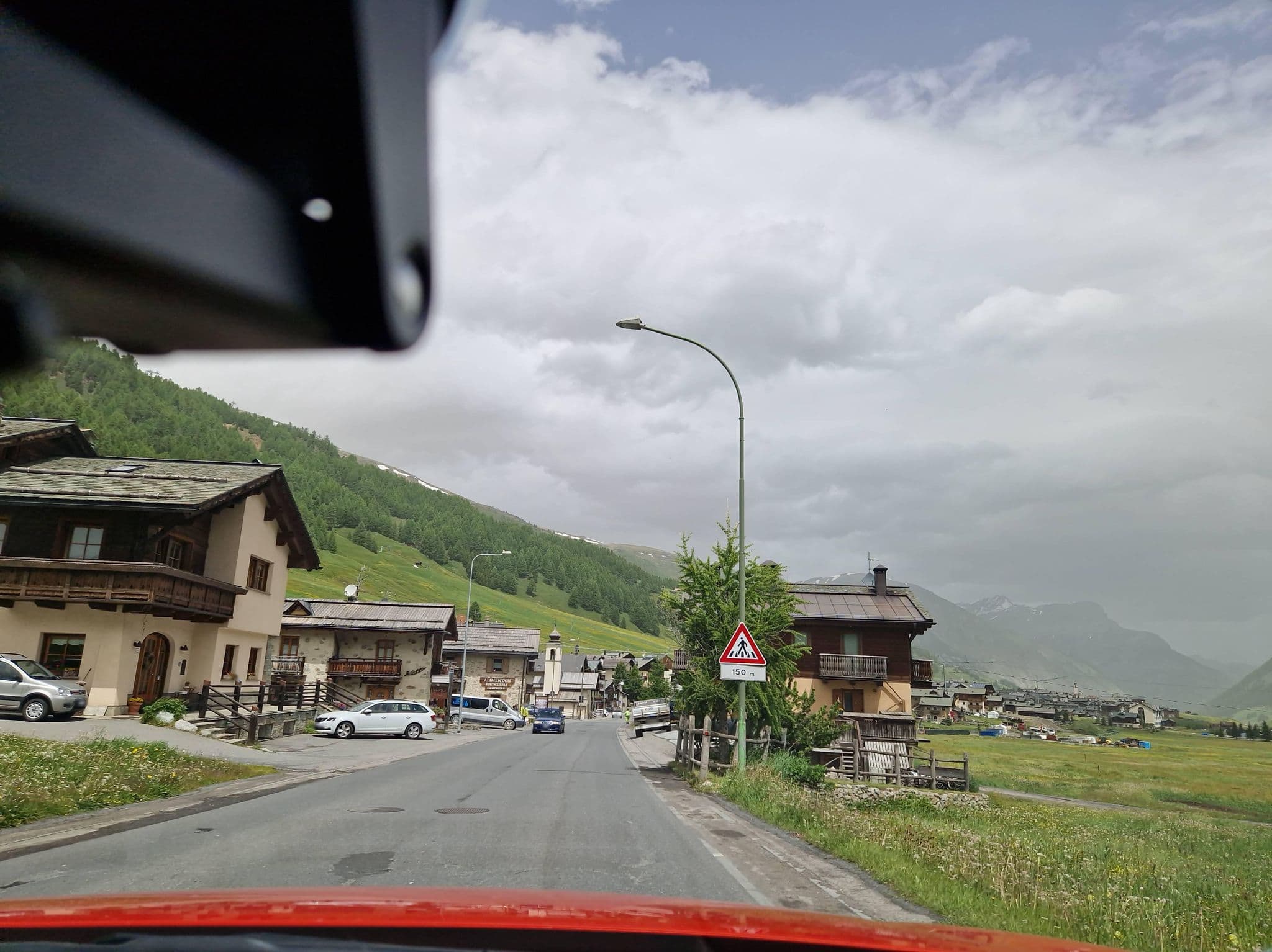 Street view near Baita Blesaccia, Livigno — © mcliquid (CC BY-SA · Mapillary)