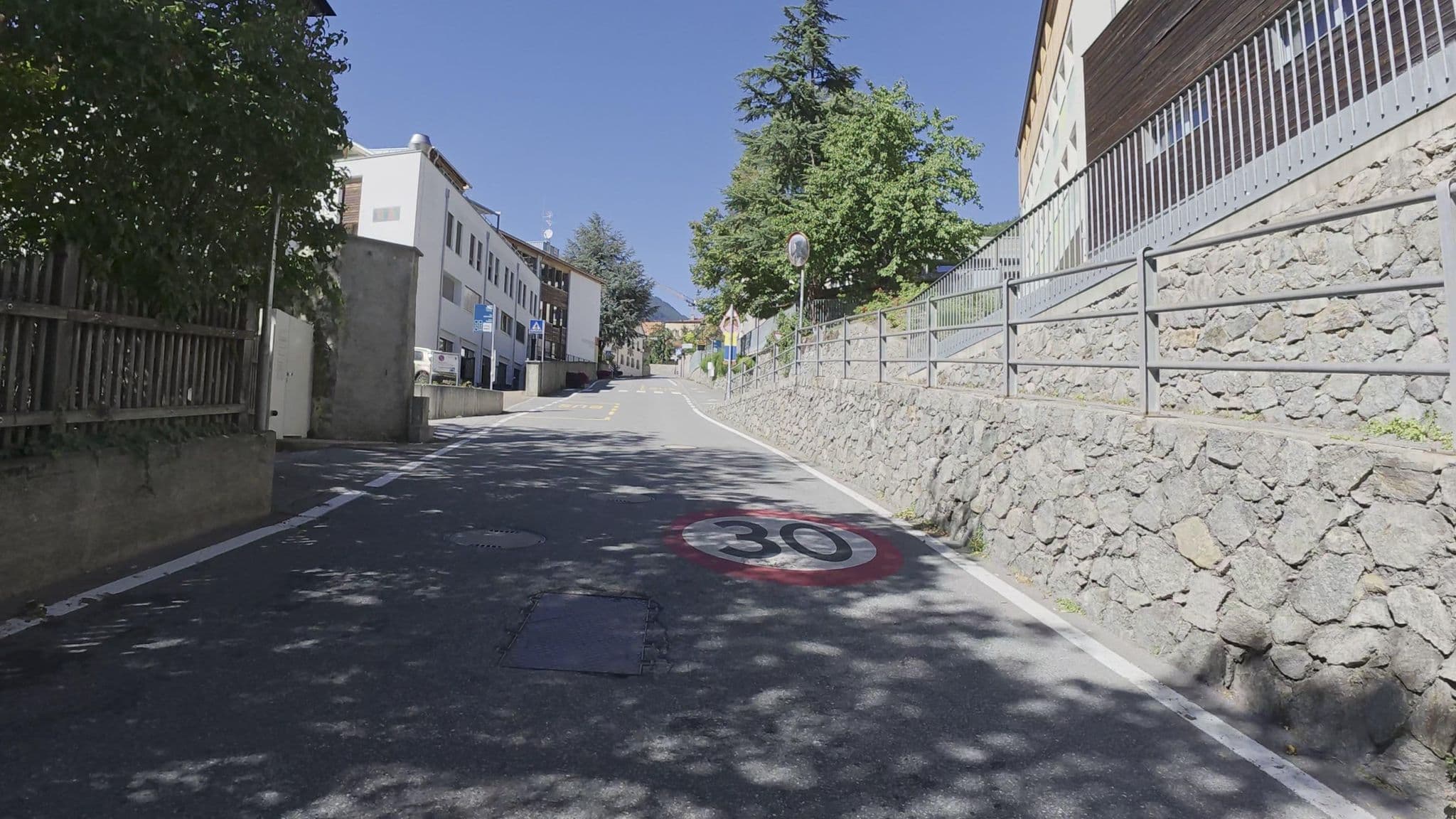 Street view near Convitto a Malles - Schülerheim in Mals, Malles Venosta — © Guzzi_Franze (CC BY-SA · Mapillary)