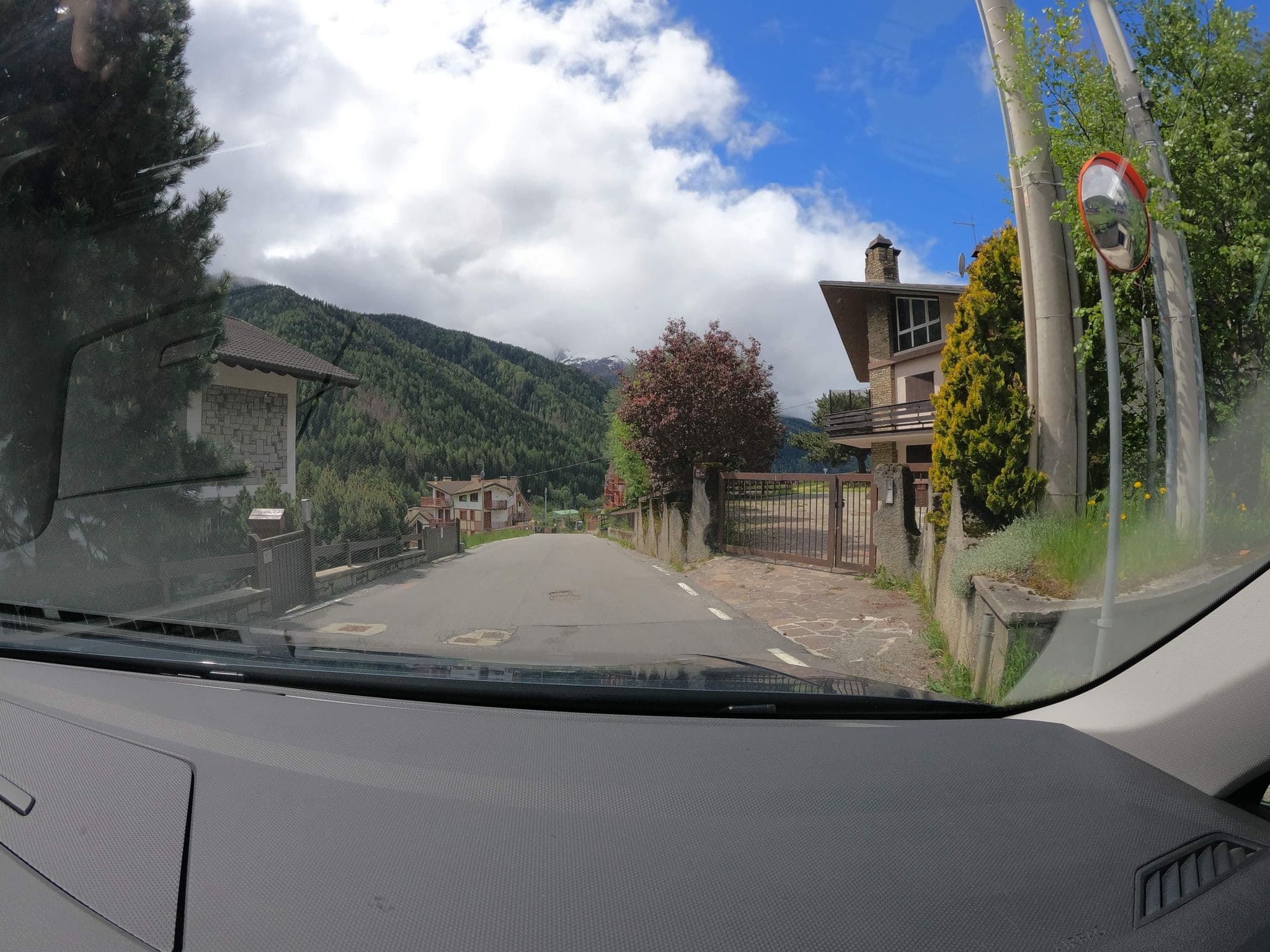 Street view near Hotel Sorriso Ponte Di Legno, Ponte di Legno — © borovac (CC BY-SA · Mapillary)