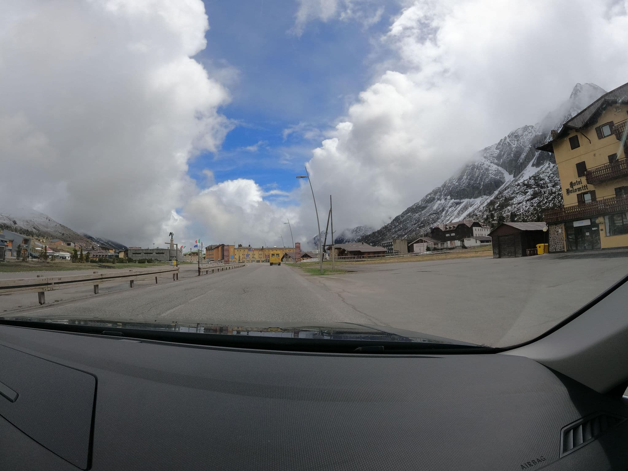 Street view near Albergo Hotel Savoia, Ponte di Legno — © borovac (CC BY-SA · Mapillary)