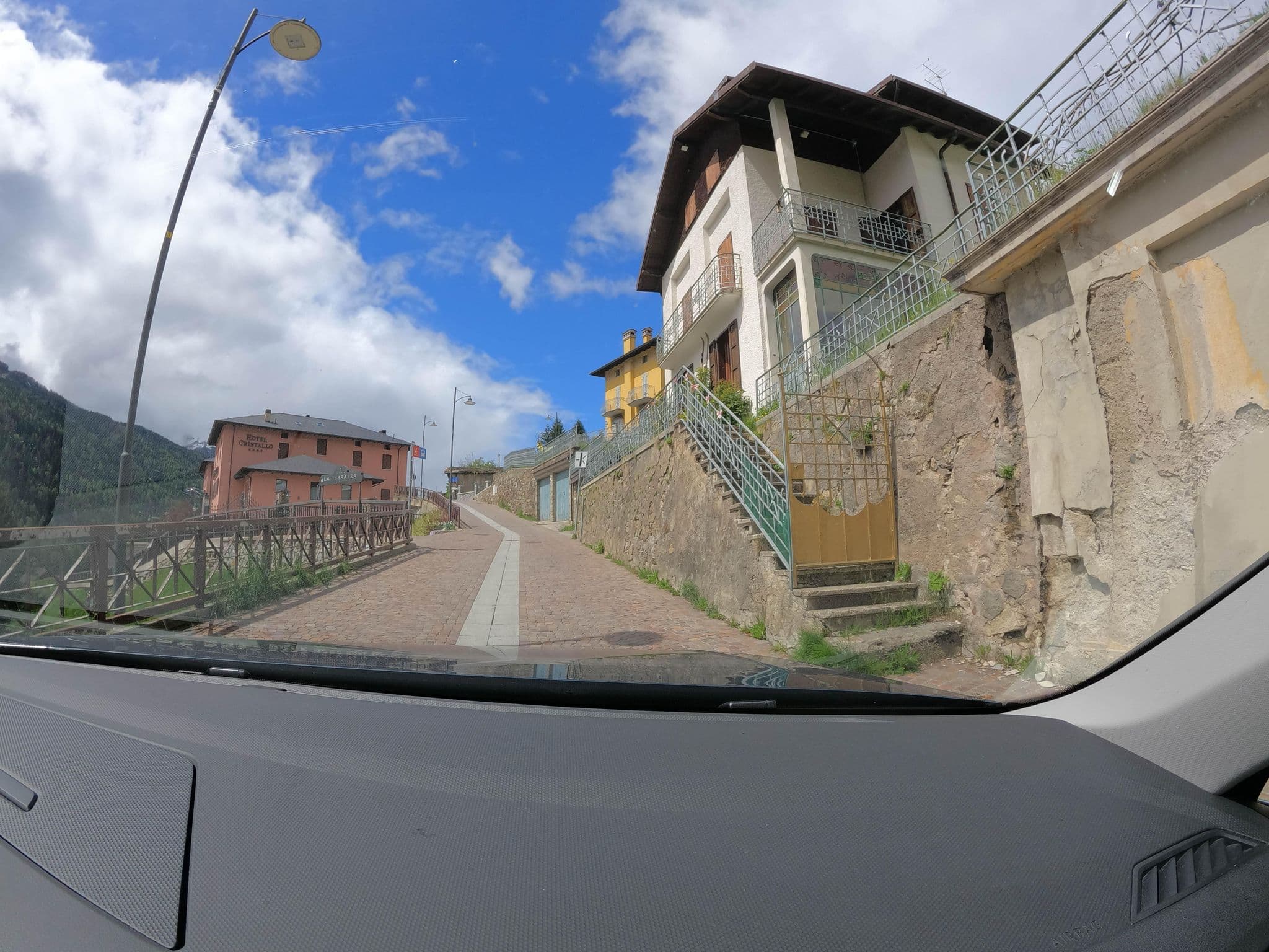 Street view near Hotel Cristallo  Ponte di legno, Ponte di Legno — © borovac (CC BY-SA · Mapillary)