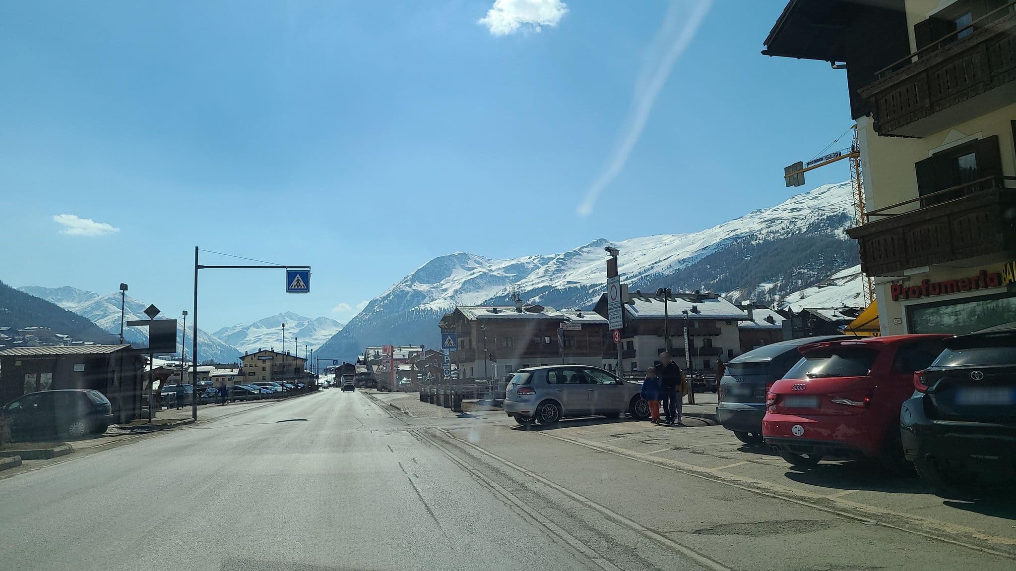 Street view near Baita della Luna SAS di Cusini Laura e C., Livigno — © chrisbeddow (CC BY-SA · Mapillary)