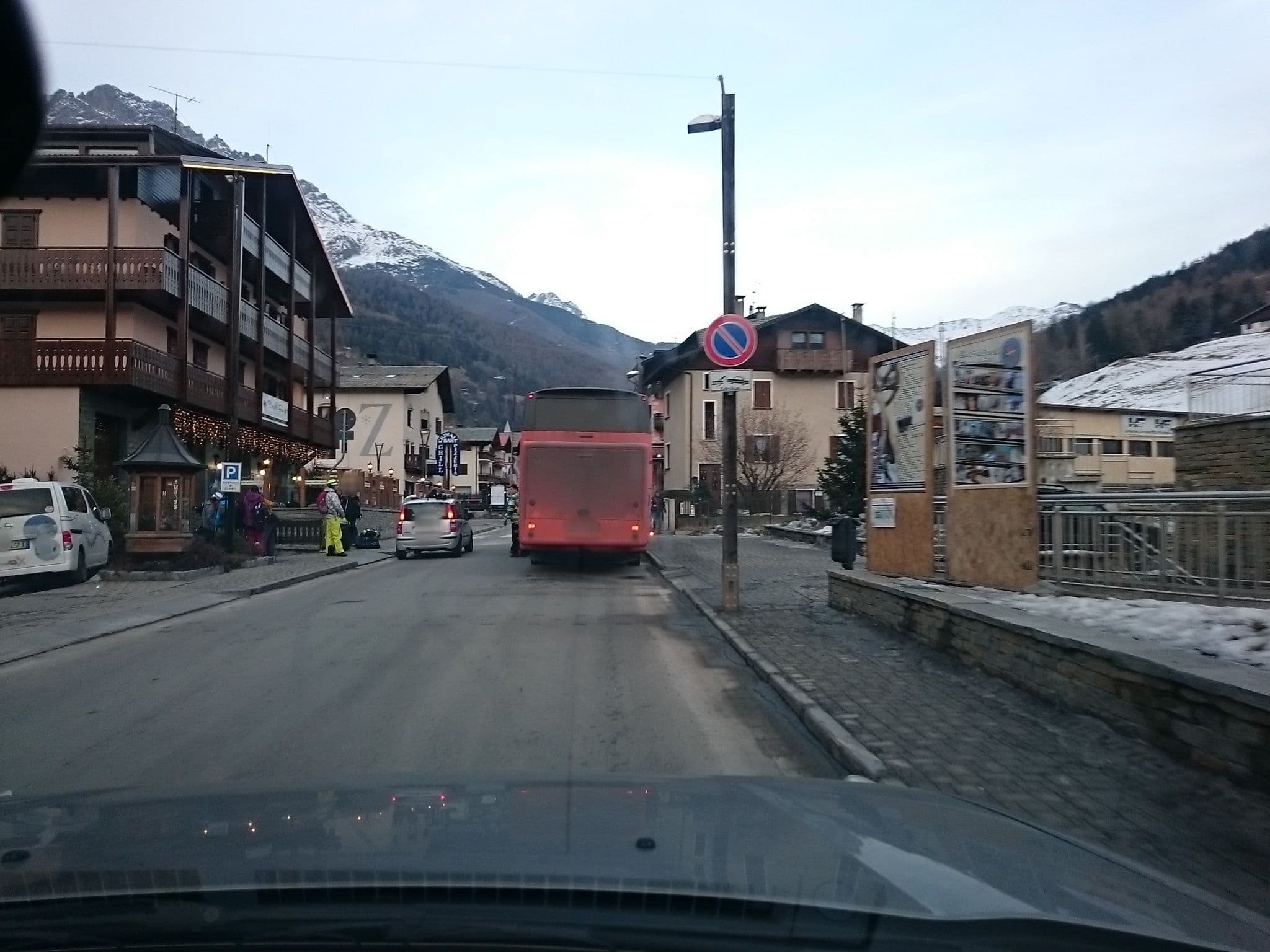 Street view near Hotel Ambassador di Tiziana Nicoletta e Loredana Compagnoni & C. SAS, Bormio — © voschix (CC BY-SA · Mapillary)