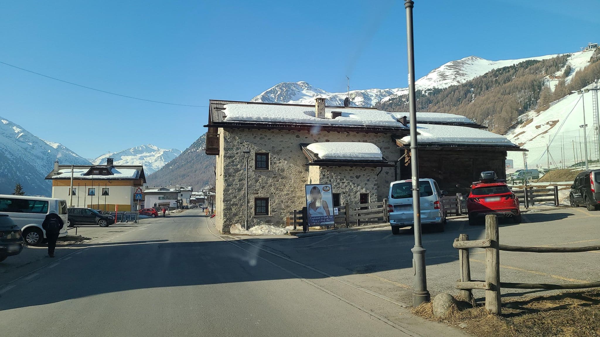 Street view near Girasole Apartman, Livigno — © chrisbeddow (CC BY-SA · Mapillary)