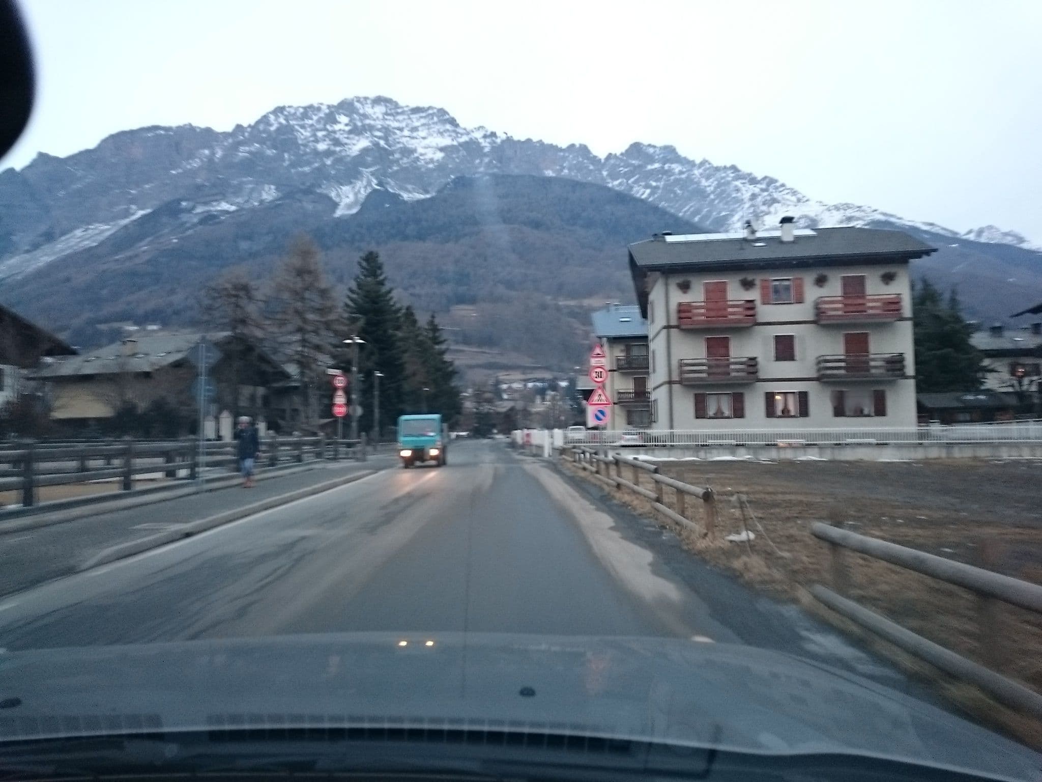 Street view near Casa dello Sciatore, Bormio — © voschix (CC BY-SA · Mapillary)