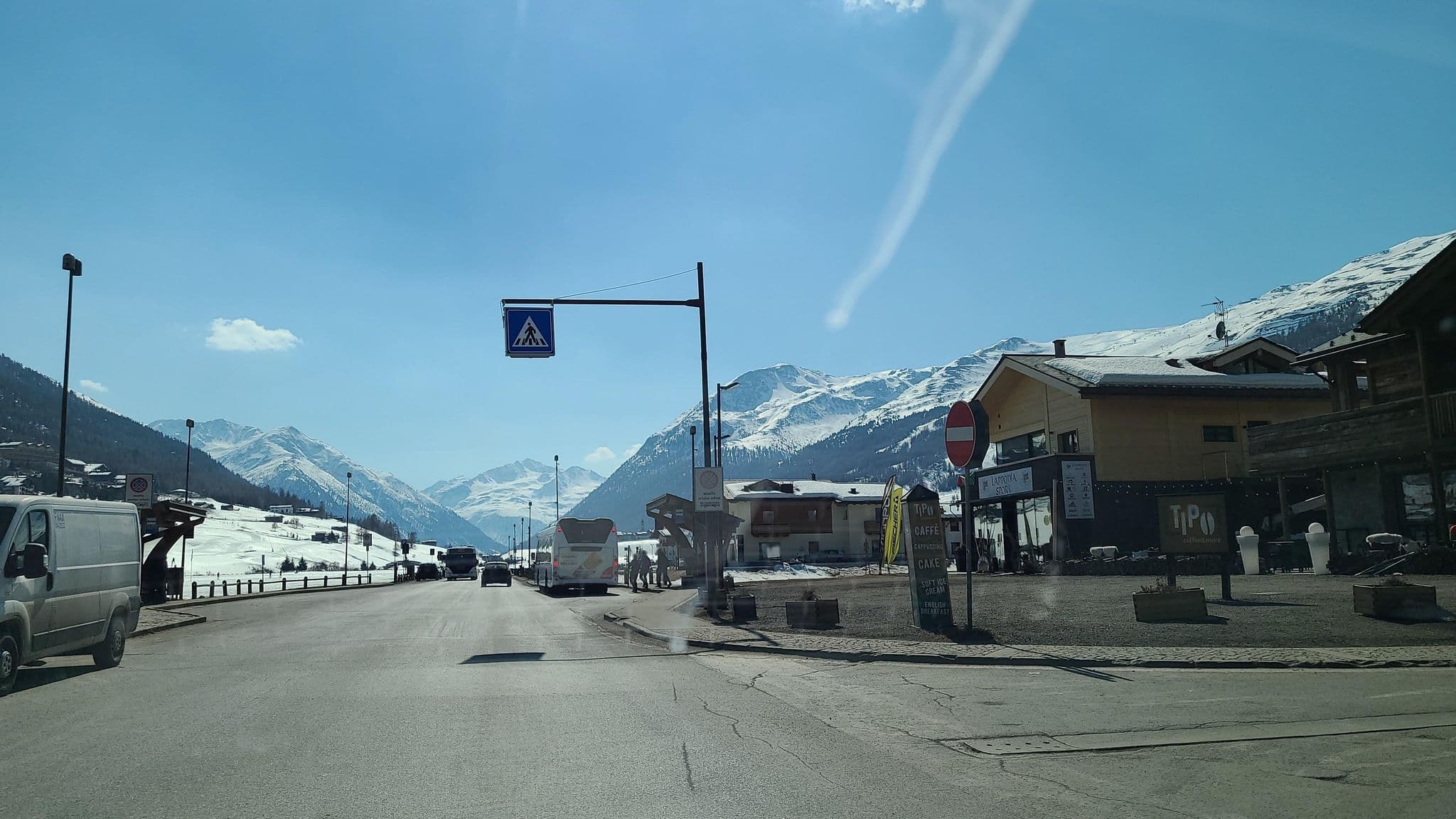 Street view near Appartamento Isola, Livigno — © chrisbeddow (CC BY-SA · Mapillary)