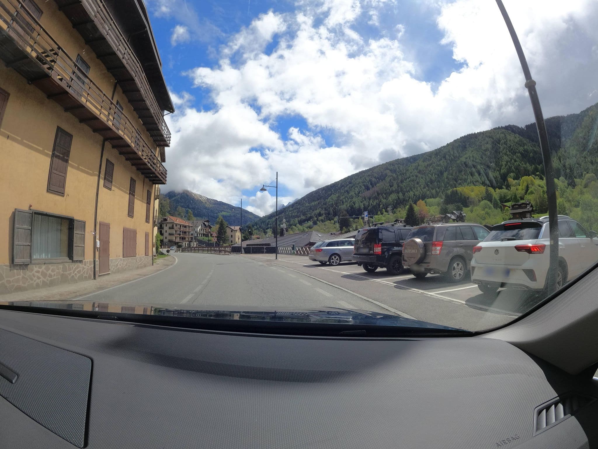 Street view near La Genziana, Ponte di Legno — © borovac (CC BY-SA · Mapillary)