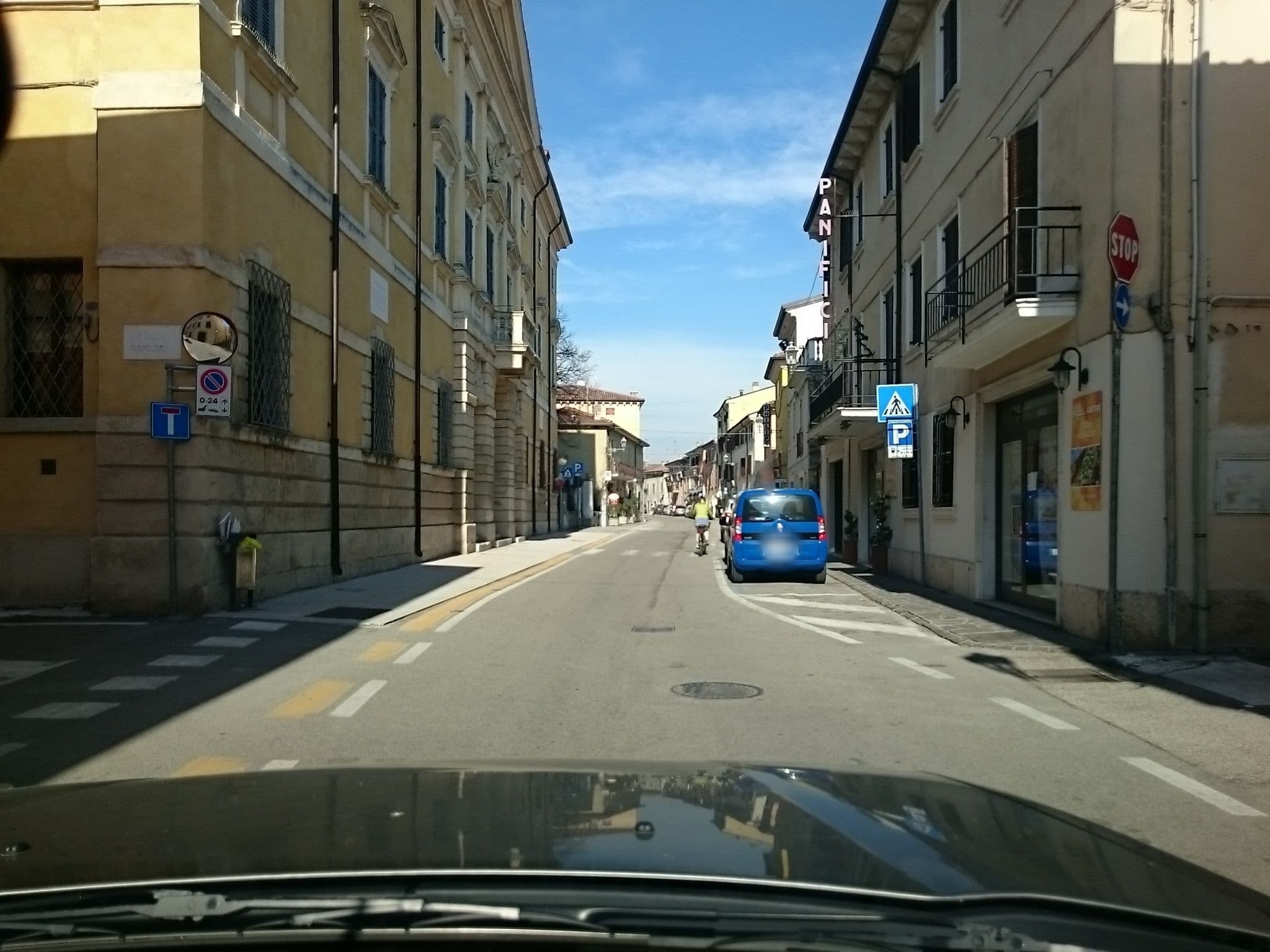 Street view near Corte Vale Dium, Valeggio sul Mincio — © voschix (CC BY-SA · Mapillary)