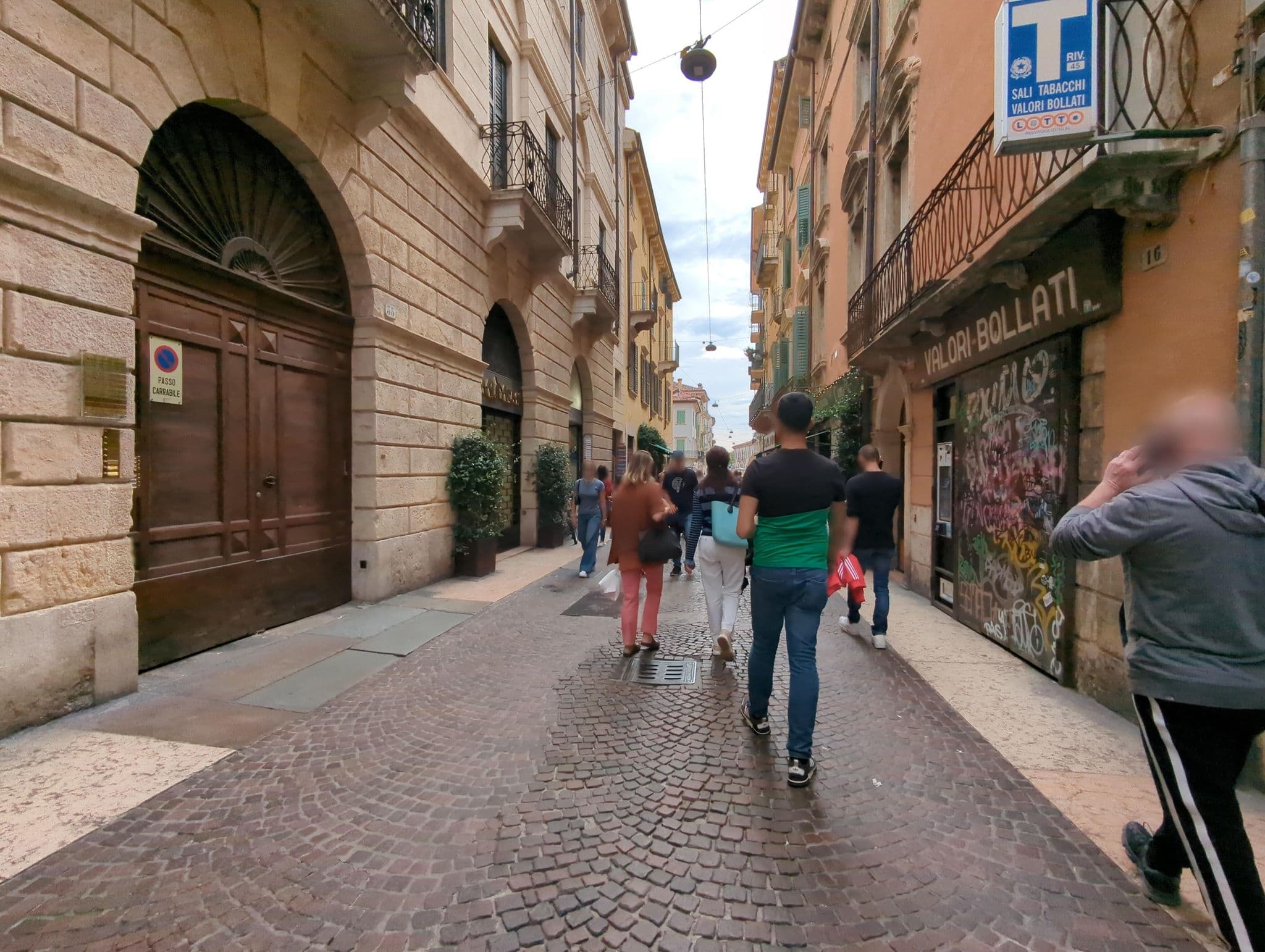 Street view near Residenza Cardo Massimo, Verona — © ente (CC BY-SA · Mapillary)