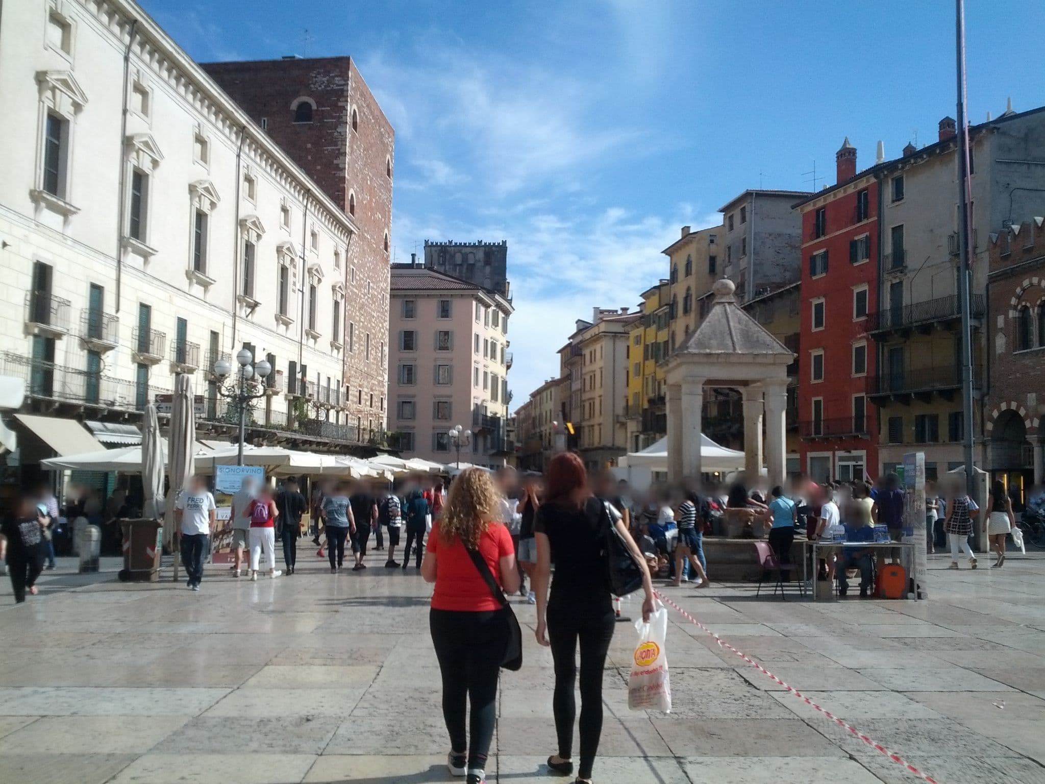 Street view near Lady Verona, Verona — © zerrossetto (CC BY-SA · Mapillary)