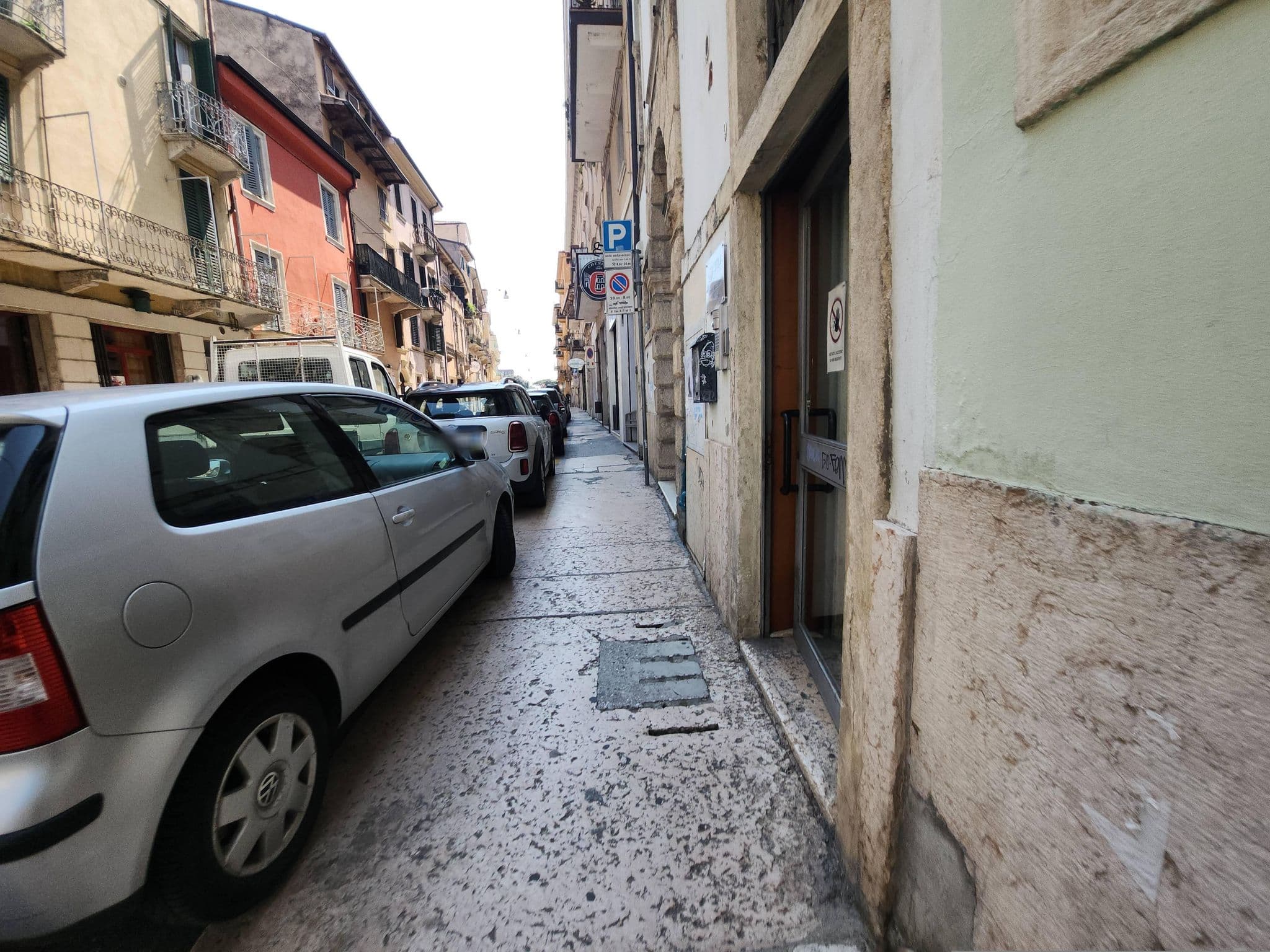 Street view near Fondaco Medievale, Verona — © giubar (CC BY-SA · Mapillary)