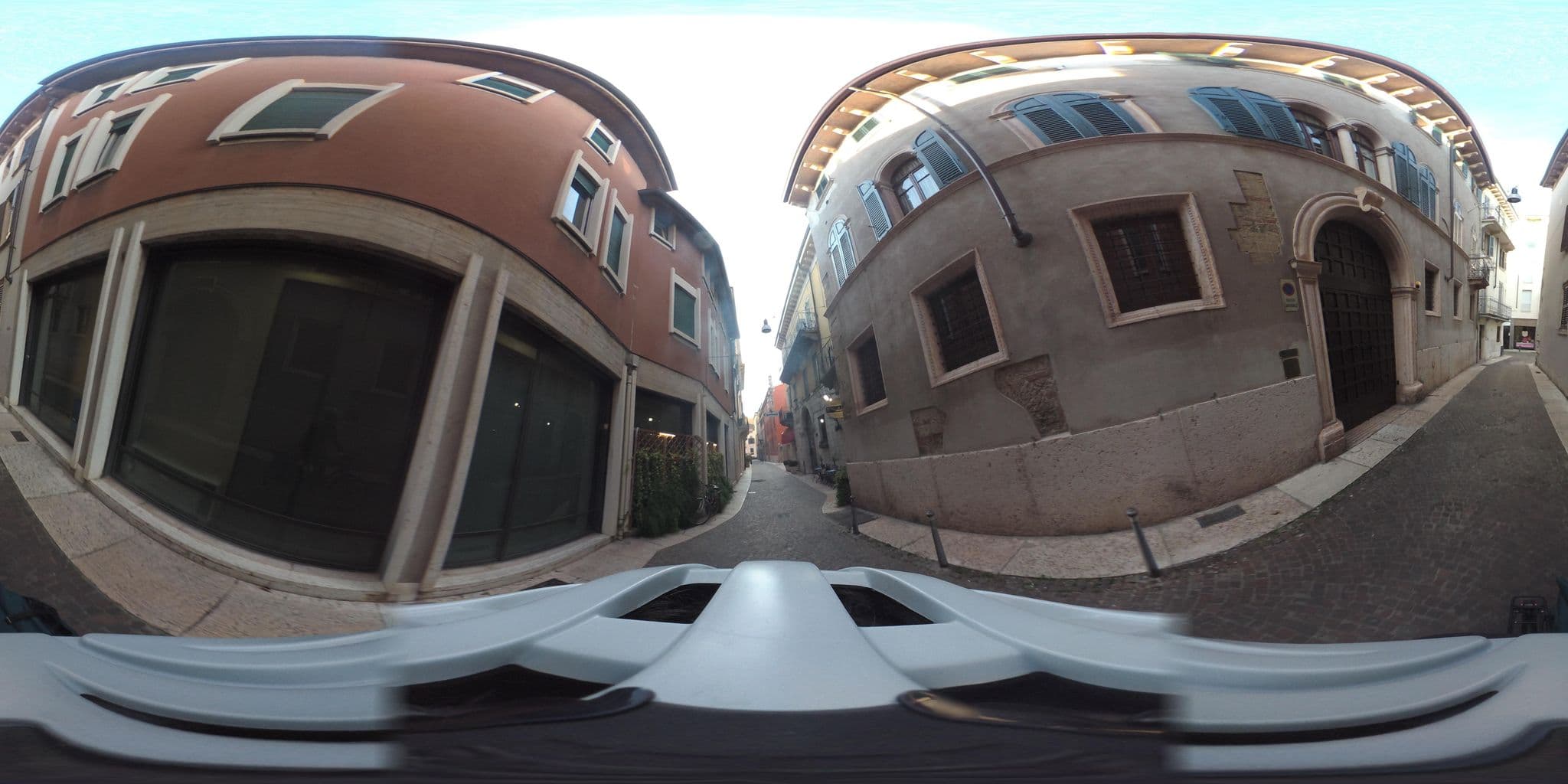 Street view near Hotel Cavour, Verona — © giubar (CC BY-SA · Mapillary)