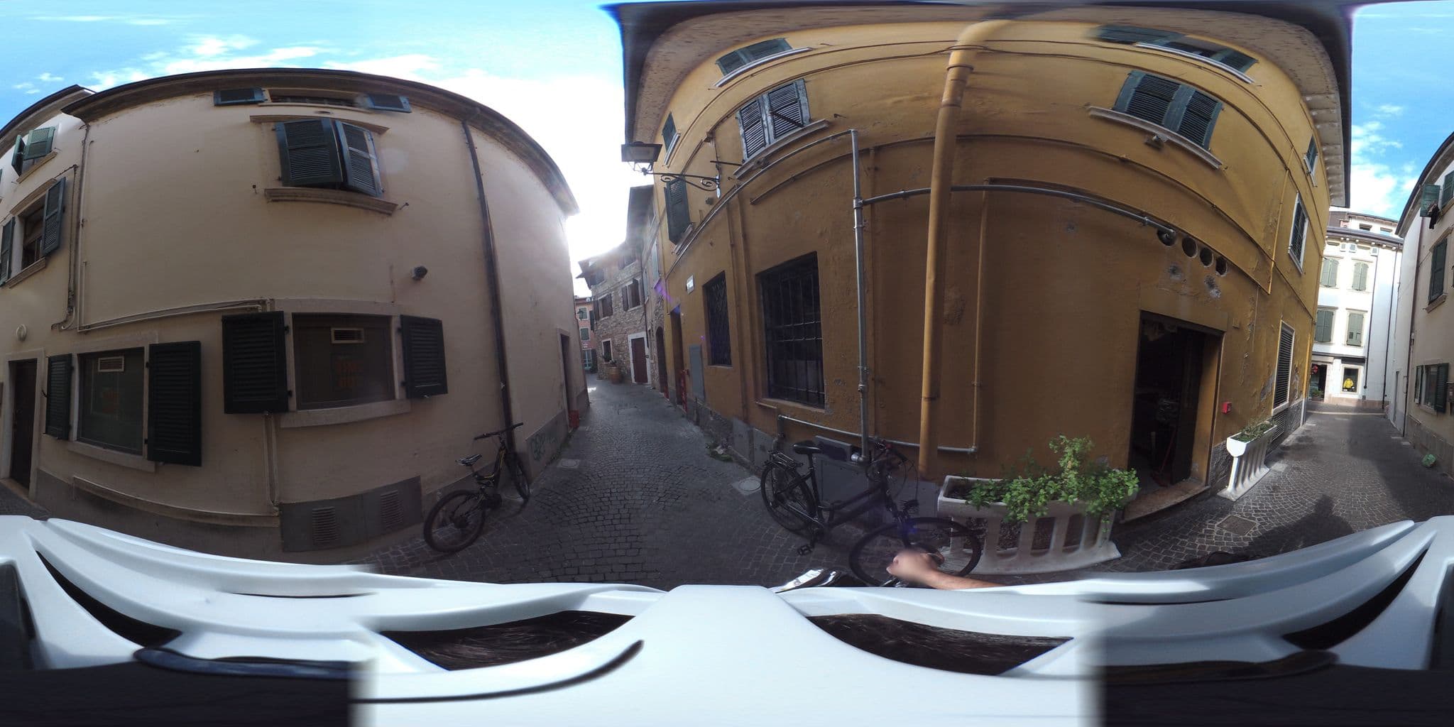 Street view near Anfite Apartments Castelletto, Peschiera del Garda — © giubar (CC BY-SA · Mapillary)