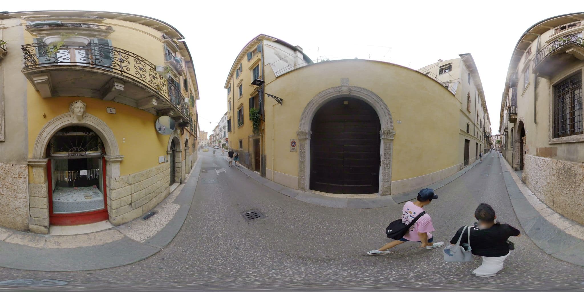 Street view near La Casa del Fotografo, Verona — © mapconcierge (CC BY-SA · Mapillary)