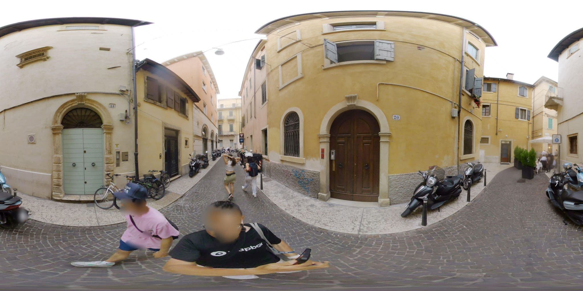 Street view near P.A.G.-Piccoli Alberghi Graziosi SNC di Pomari Silvia e C., Verona — © mapconcierge (CC BY-SA · Mapillary)