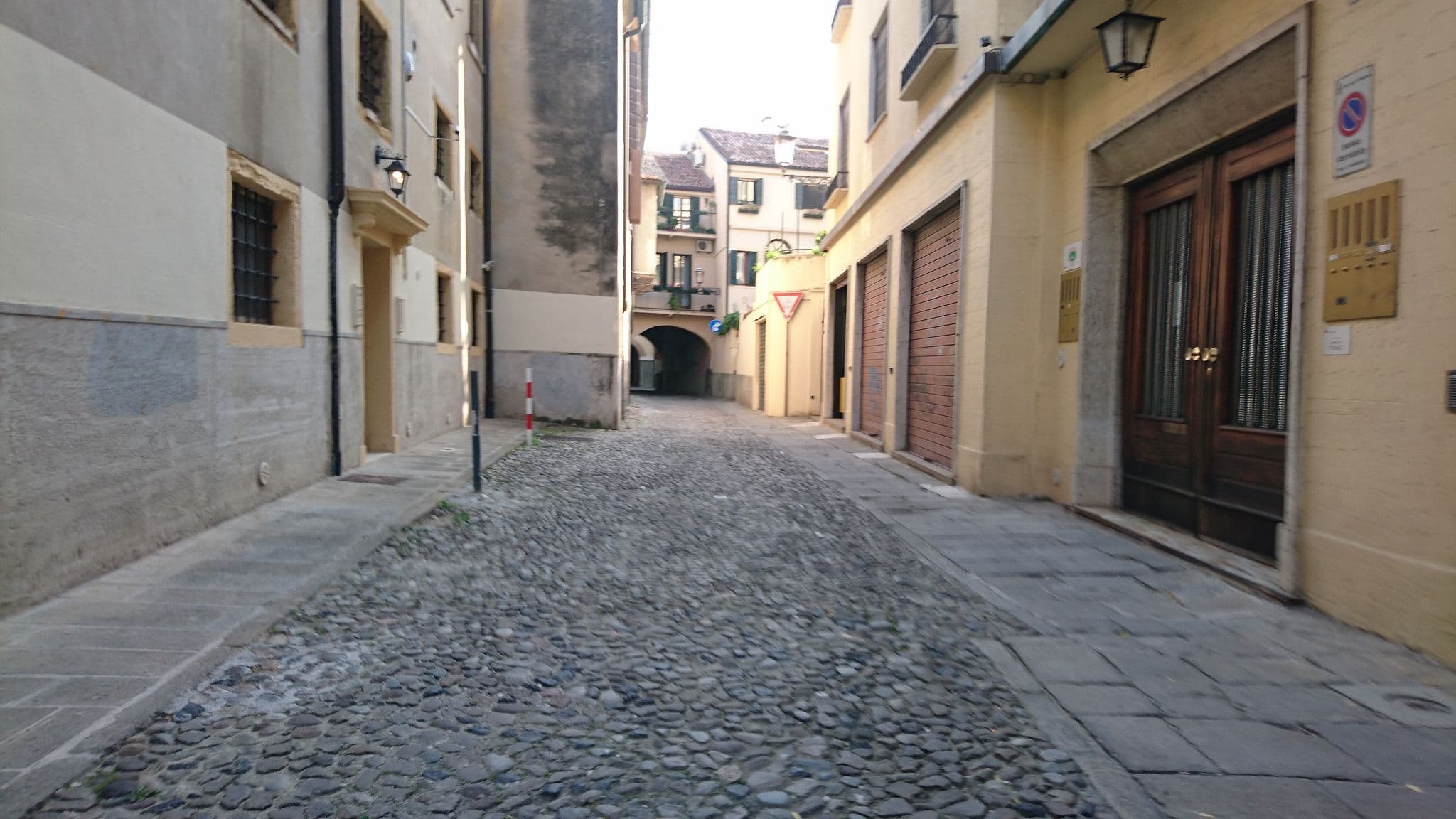 Street view near B&B Al Duomo, Padua — © voschix (CC BY-SA · Mapillary)