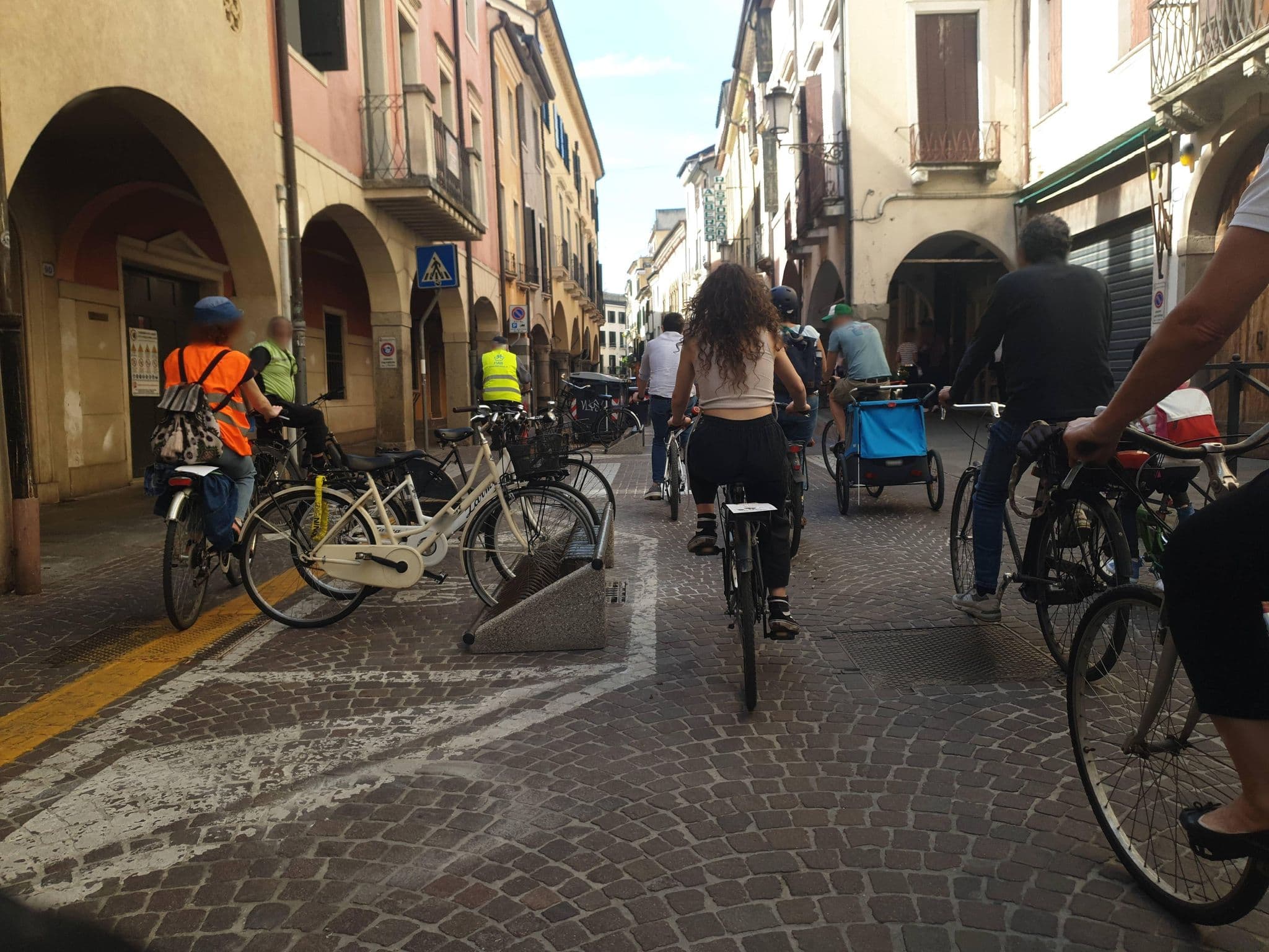 Street view near La Casa di Cristallo, Padua — © voschix (CC BY-SA · Mapillary)