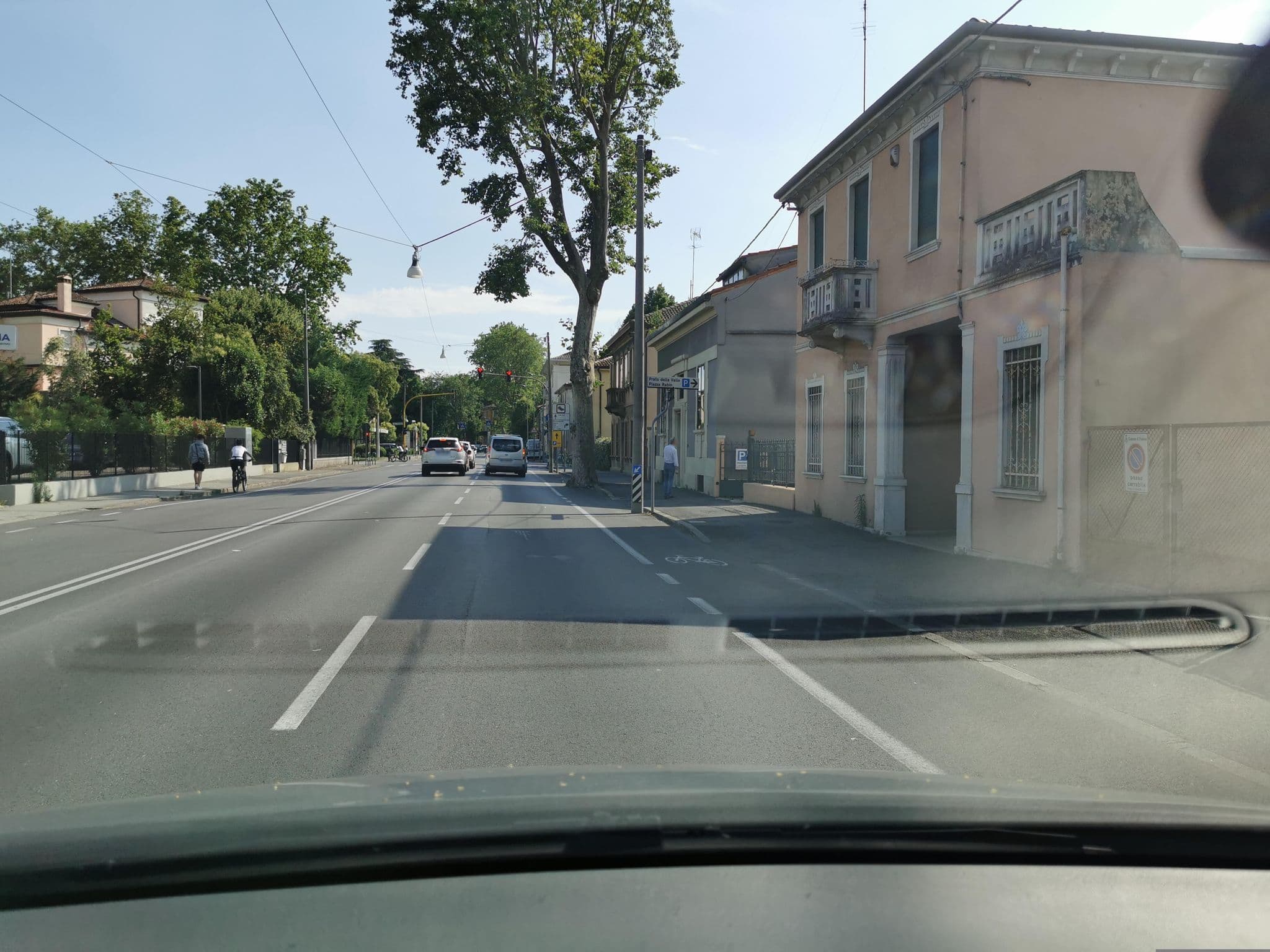 Street view near Appartamento Le Cupole, Padua — © canfe (CC BY-SA · Mapillary)