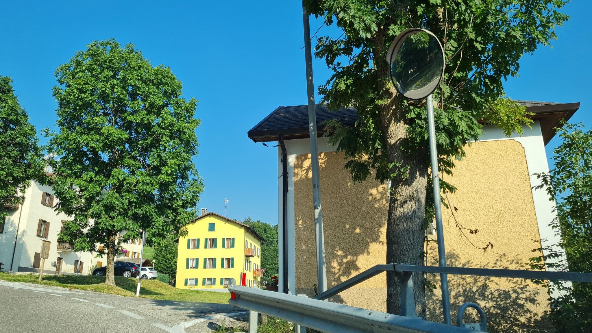 Street view near Albergo Monterovere, Caldonazzo — © laniuscollurio (CC BY-SA · Mapillary)