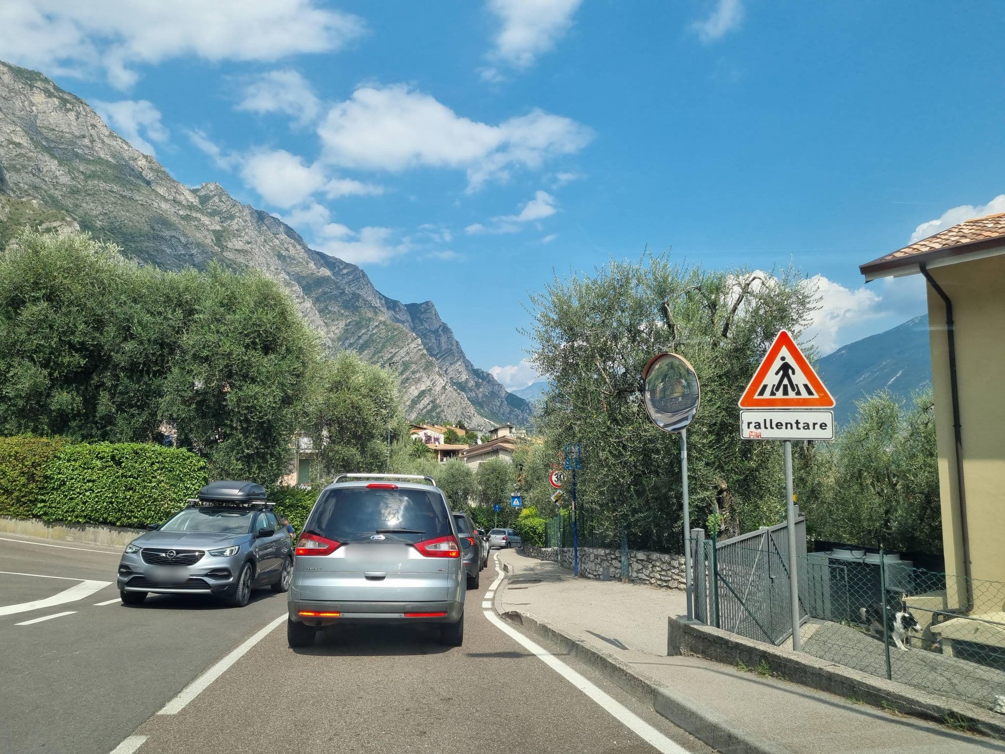 Street view near Hotel Casa Piantoni, Limone sul Garda — © dsmm (CC BY-SA · Mapillary)