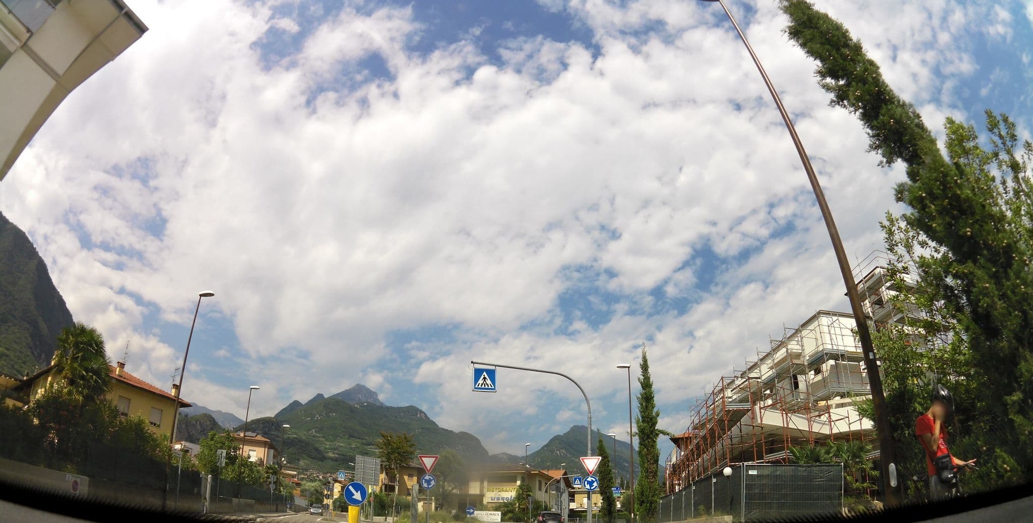 Street view near Ristorante Athos Bistrot, Riva del Garda — © risoon (CC BY-SA · Mapillary)