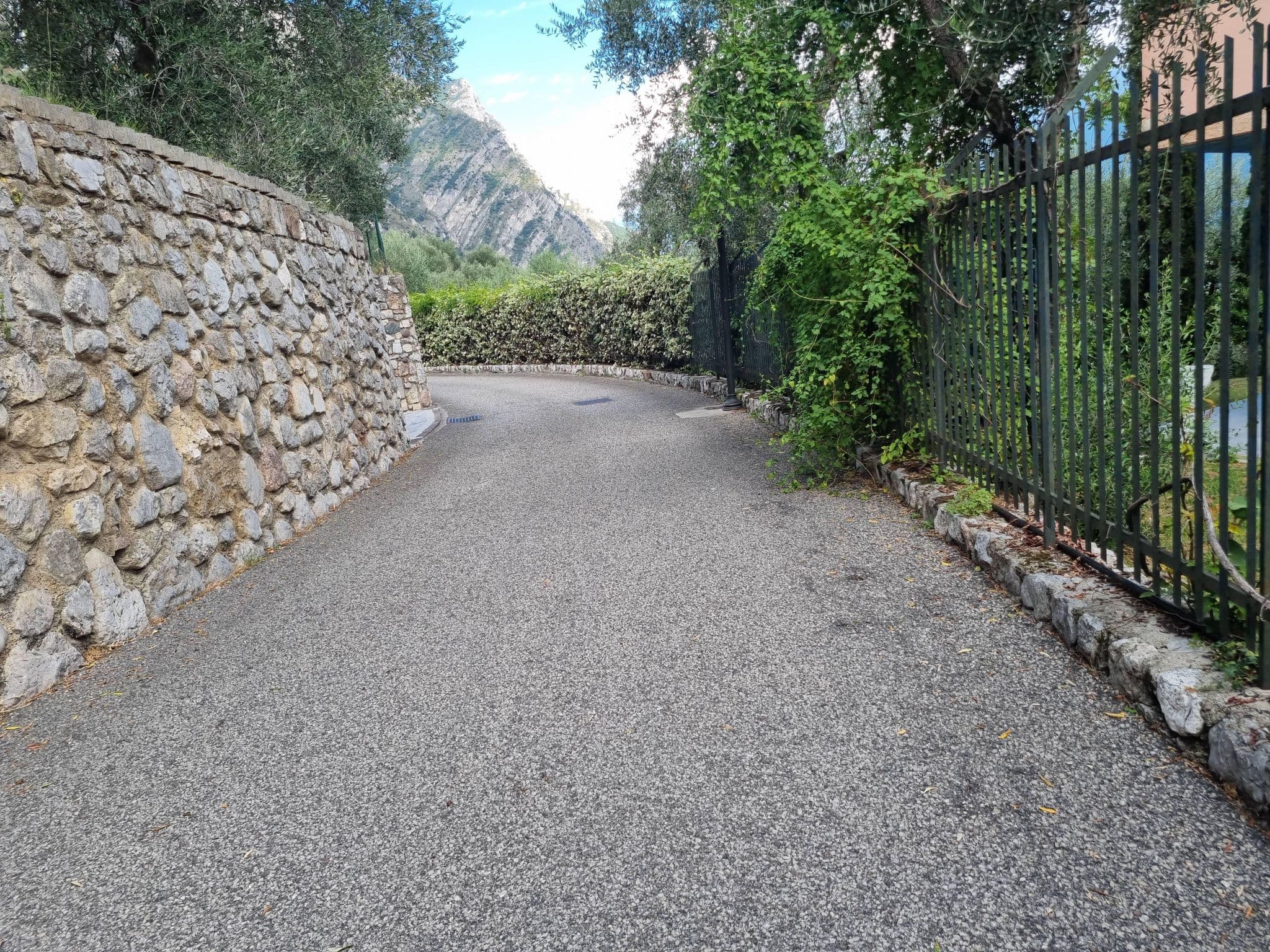 Street view near Villa Seriola, Limone sul Garda — © dsmm (CC BY-SA · Mapillary)
