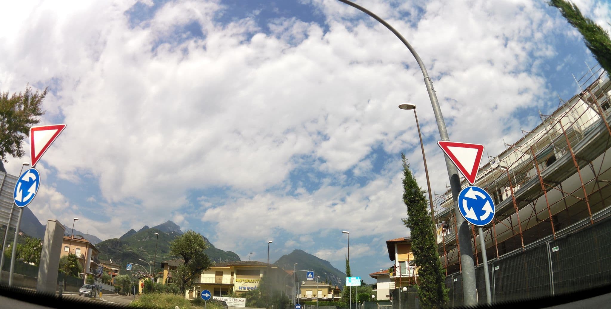Street view near Hotel Fontanella ***, Riva del Garda — © risoon (CC BY-SA · Mapillary)