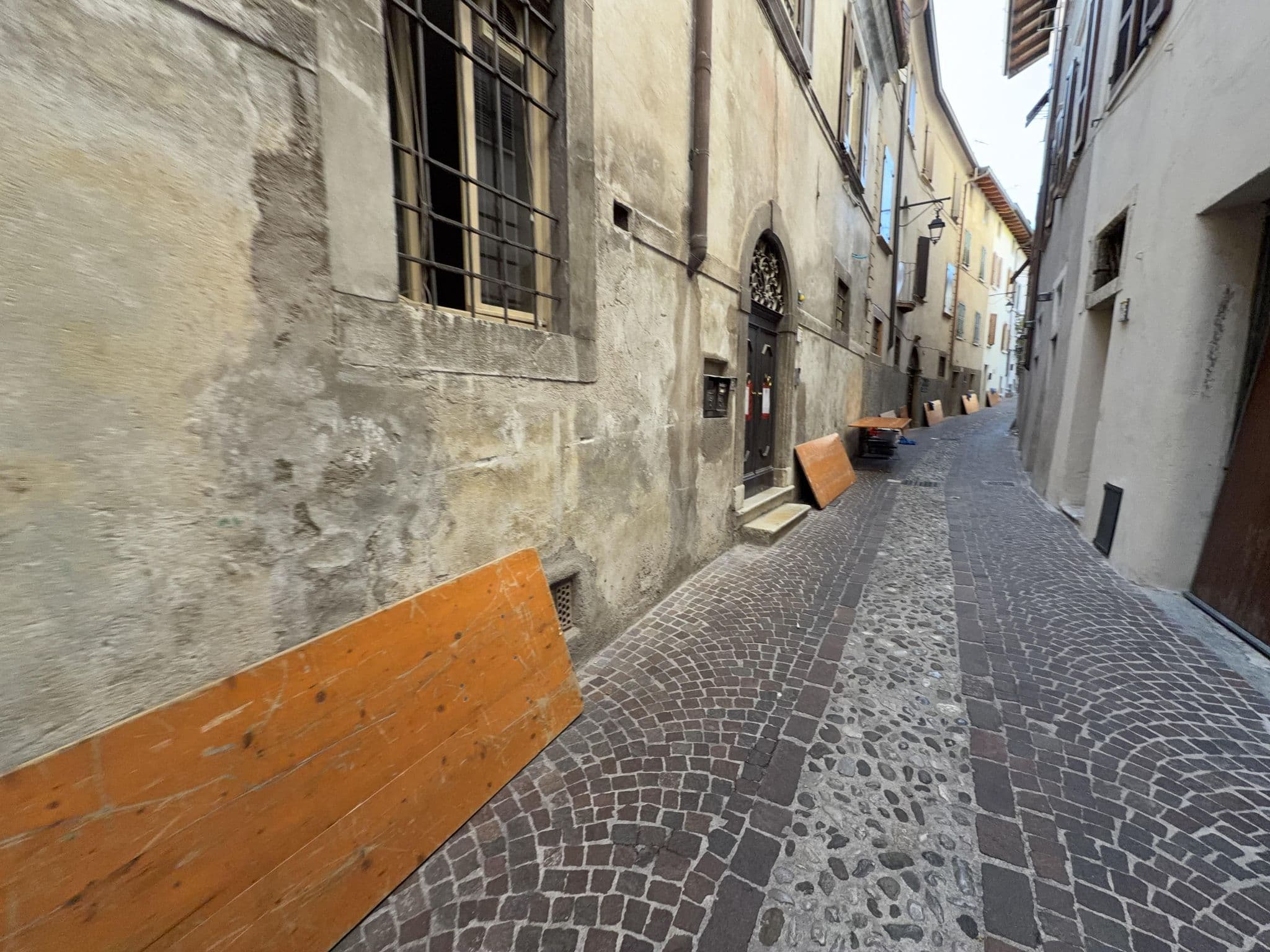 Street view near Hotel Modena di Lazzaro Gino, Limone sul Garda — © boskoyevsky (CC BY-SA · Mapillary)