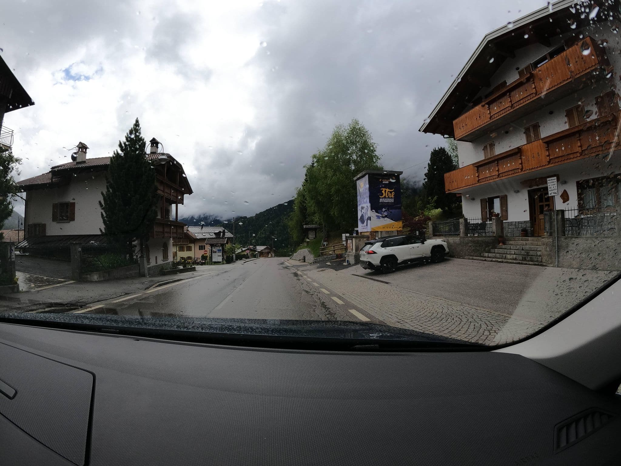 Street view near Casa Mavignola, Pinzolo — © borovac (CC BY-SA · Mapillary)