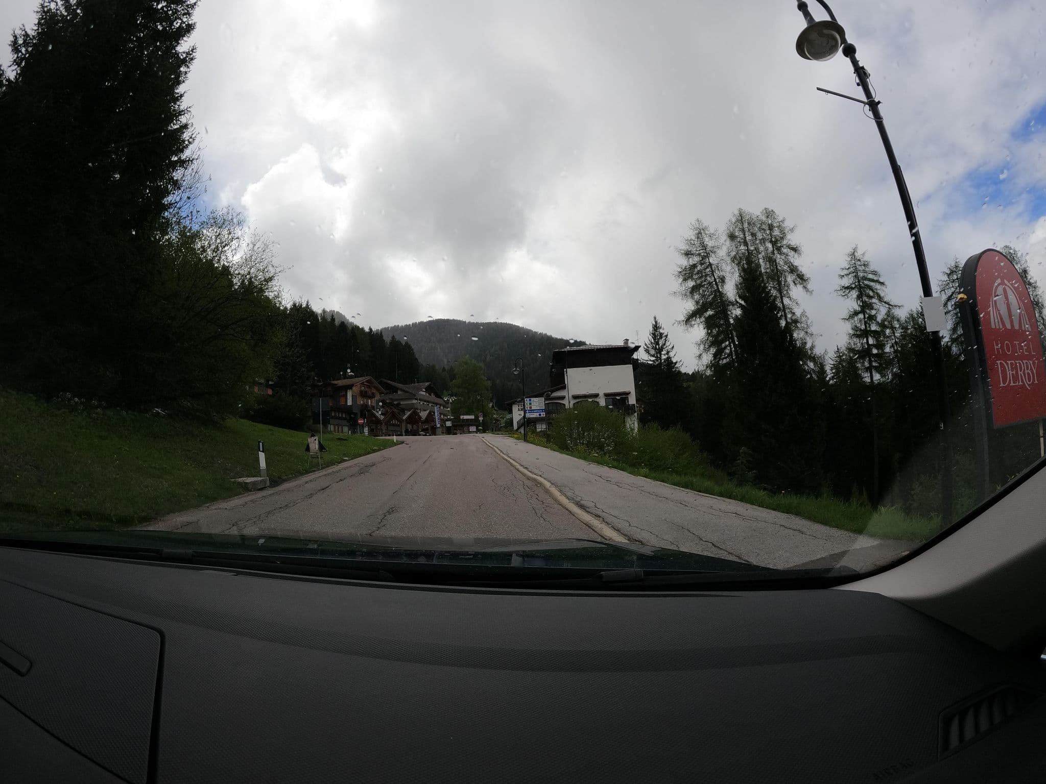 Street view near Hotel Derby Folgarida, Dimaro — © borovac (CC BY-SA · Mapillary)
