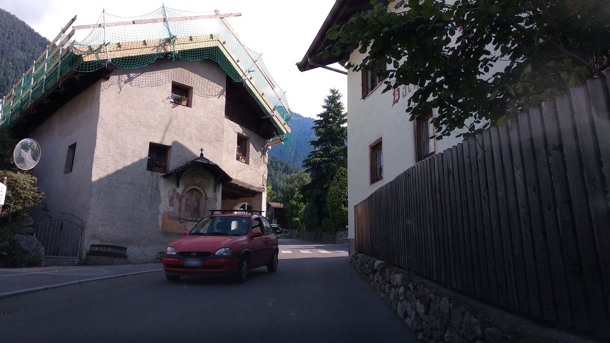 Street view near Appartements Sonnengarten, Tirolo — © steinm (CC BY-SA · Mapillary)