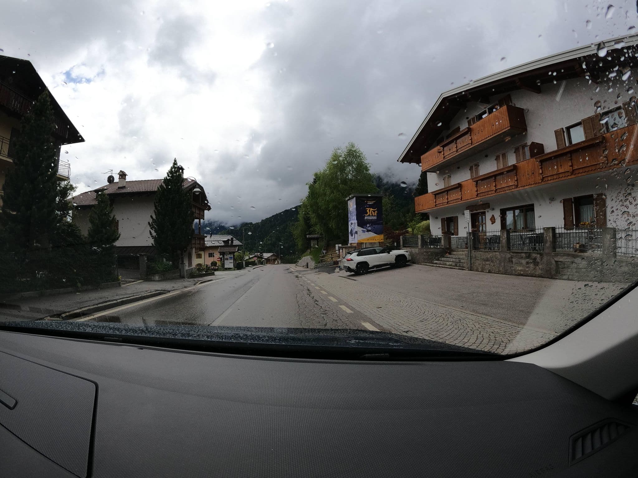 Street view near Residenza Caola Sant'Antonio Mavignola, Pinzolo — © borovac (CC BY-SA · Mapillary)