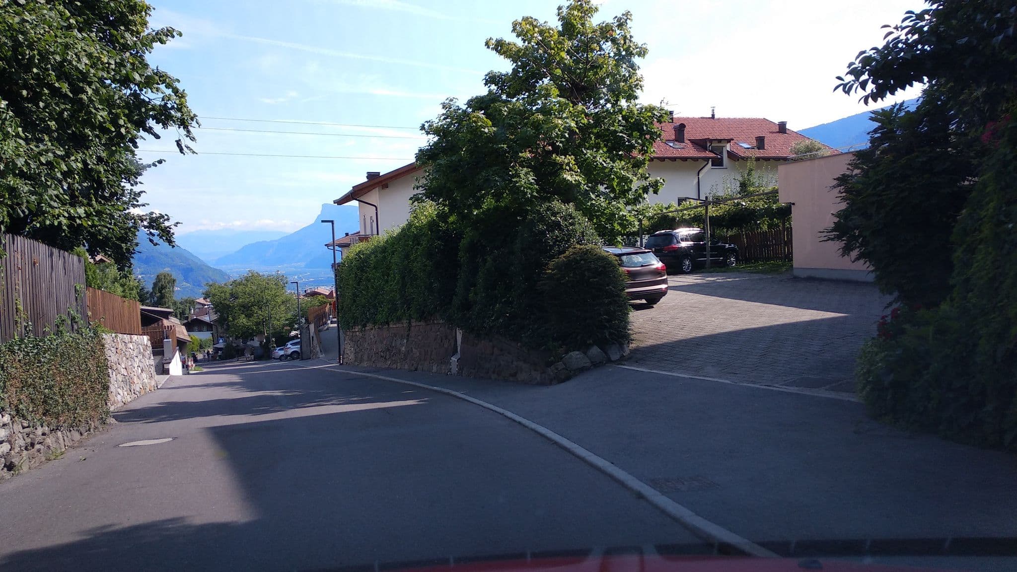 Street view near Pensione Tritscherhof, Tirolo — © steinm (CC BY-SA · Mapillary)