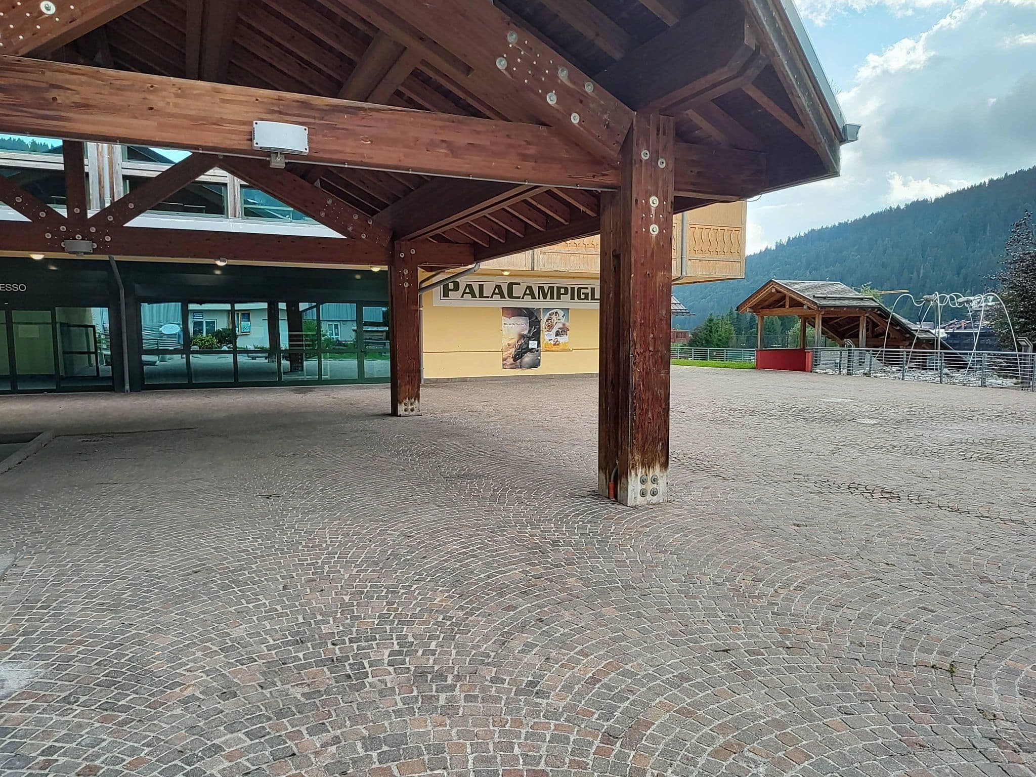 Street view near Hotel Chalet Del Sogno, Pinzolo — © lary_fede (CC BY-SA · Mapillary)