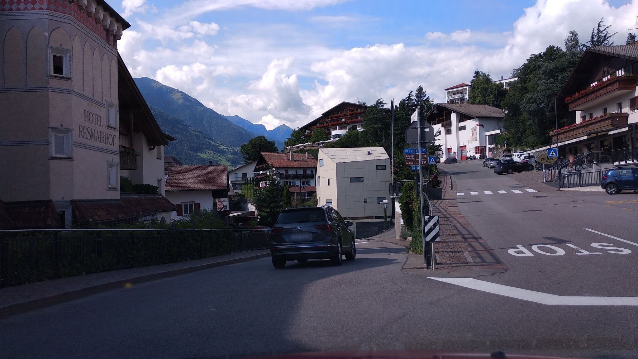 Street view near Hotel Apartments Feldhof, Scena — © steinm (CC BY-SA · Mapillary)