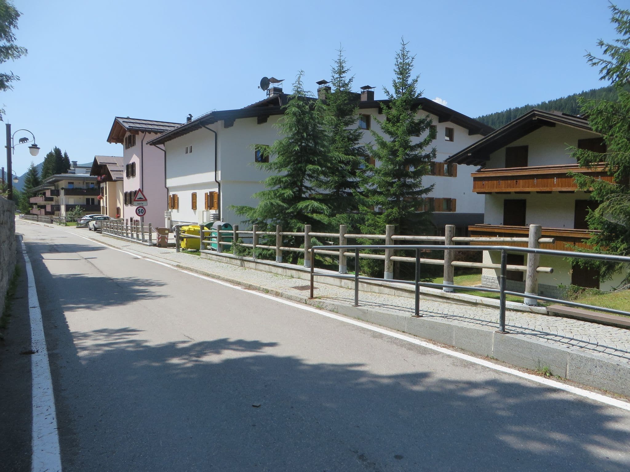 Street view near 2 Abeti Mansarda, Pinzolo — © lary_fede (CC BY-SA · Mapillary)