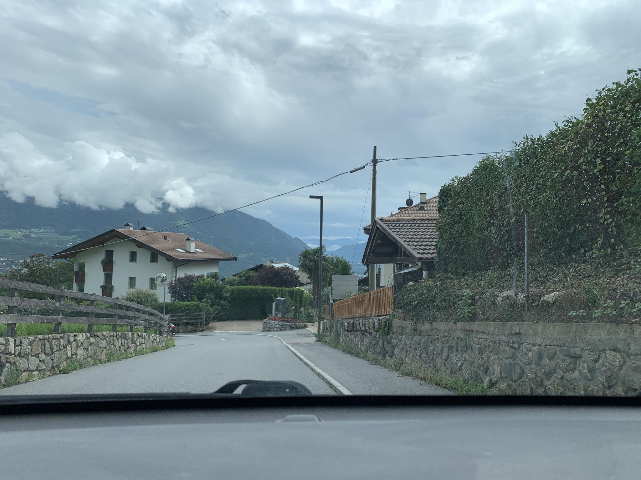 Street view near Garni Hotel Dornbach, Tirolo — © descilla (CC BY-SA · Mapillary)