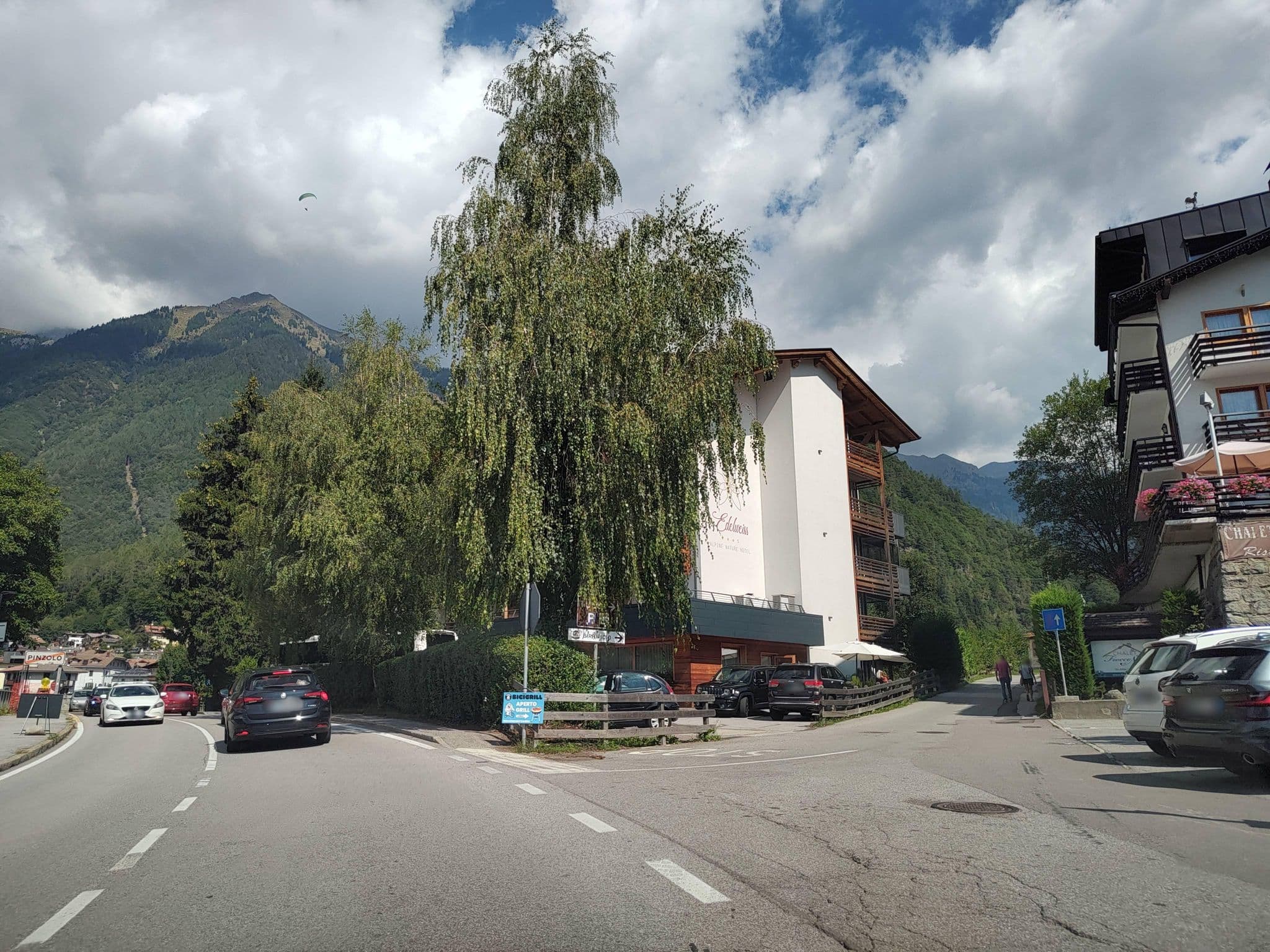 Street view near Albergo Fiocco di Neve, Pinzolo — © lary_fede (CC BY-SA · Mapillary)