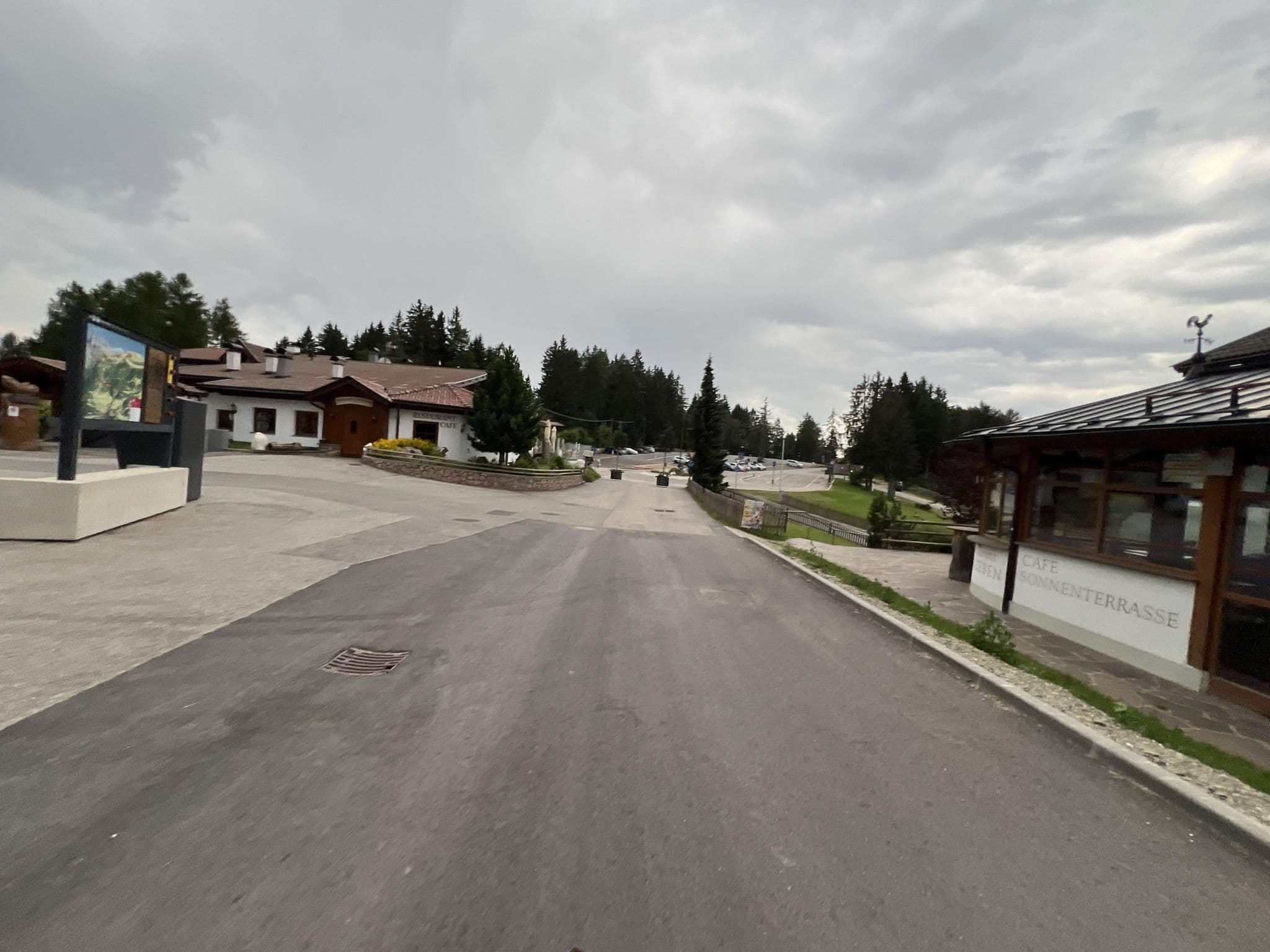 Street view near Restaurant Hotel Falzeben, Scena — © descilla (CC BY-SA · Mapillary)
