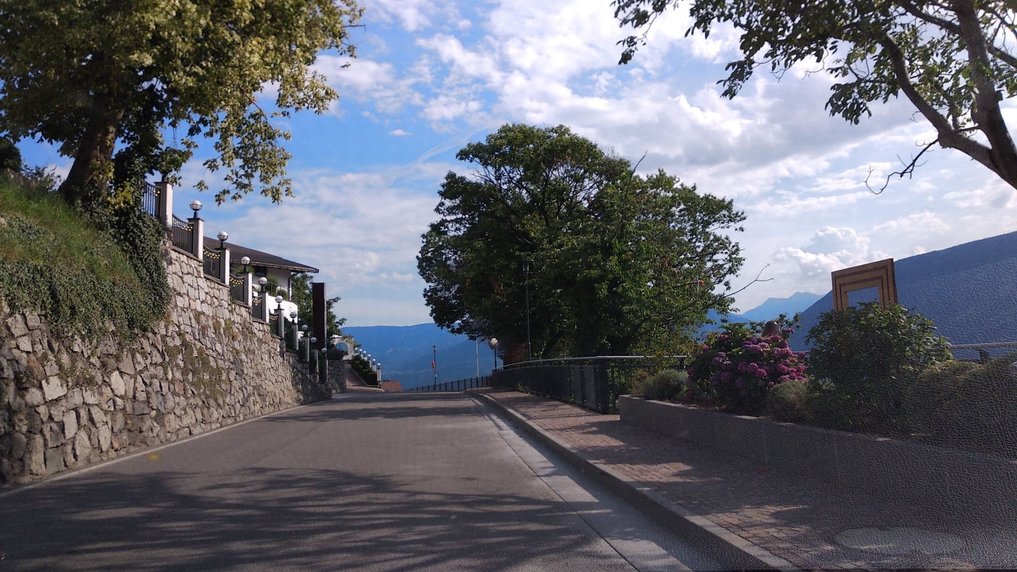 Street view near Hohenwart Hotel, Scena — © steinm (CC BY-SA · Mapillary)