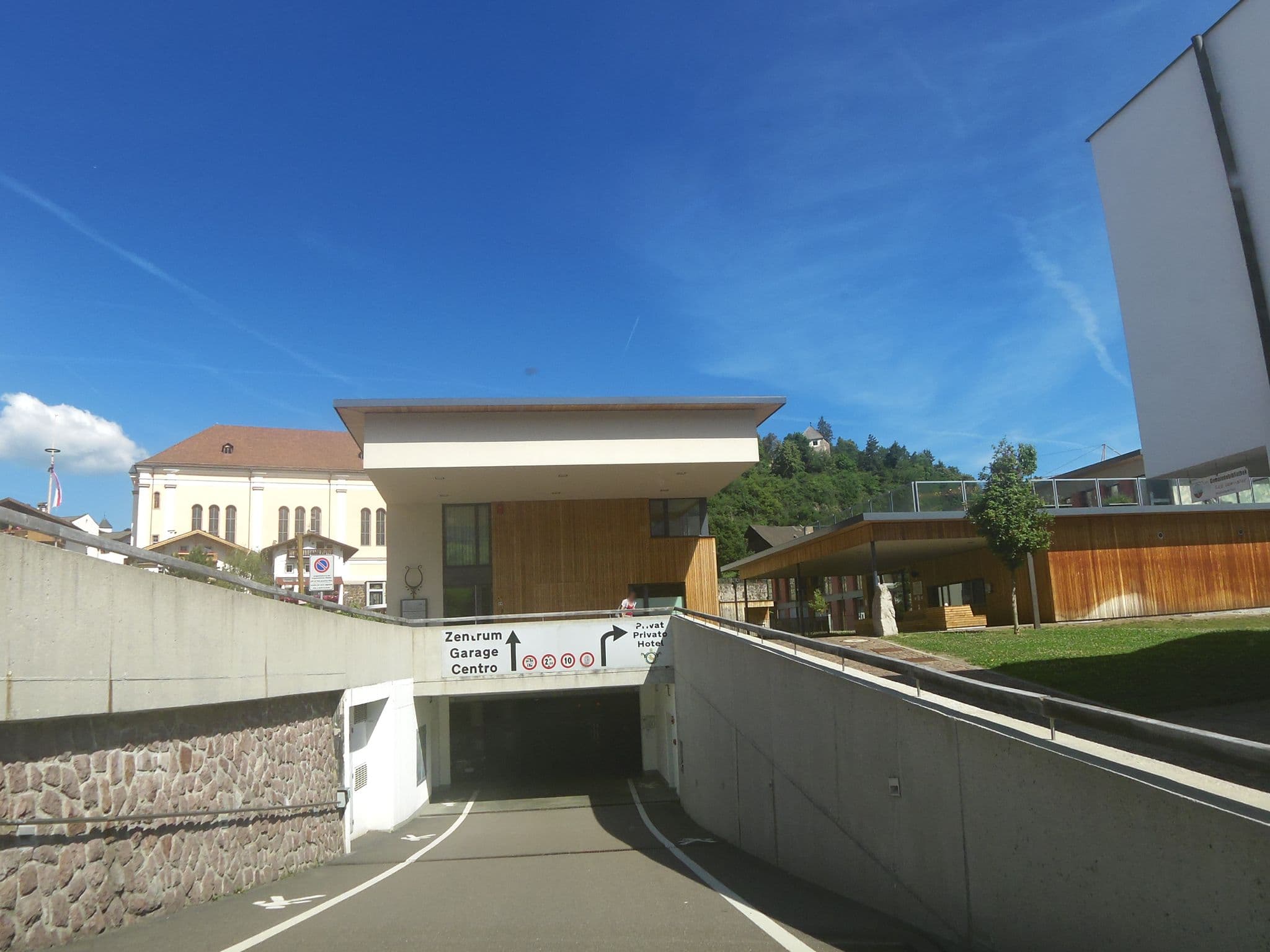 Street view near Area relax sauna e bagno turco per costumati!, Castelrotto — © madel (CC BY-SA · Mapillary)